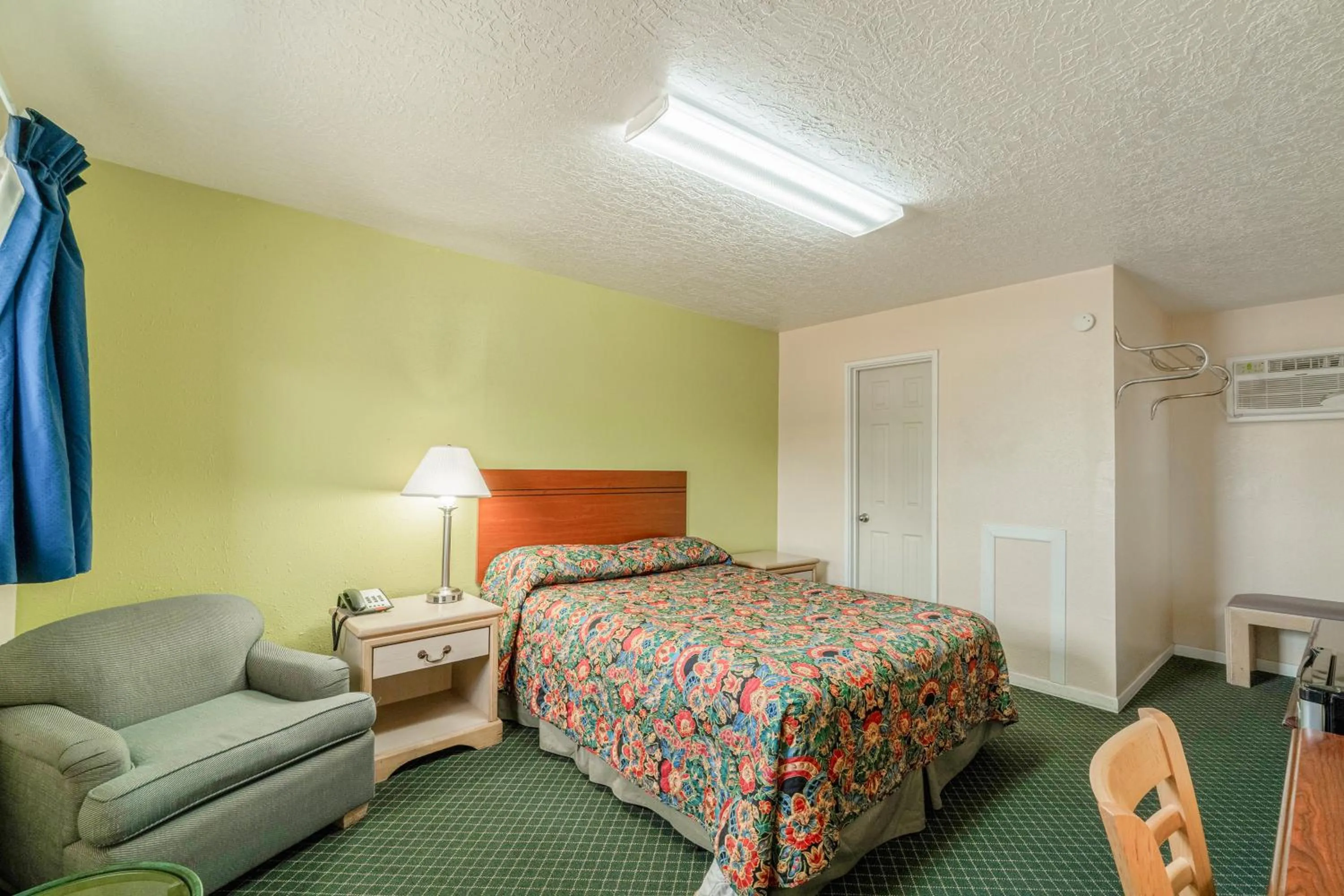 Bedroom, Bed in Hotel O Longhorn Boise City OK