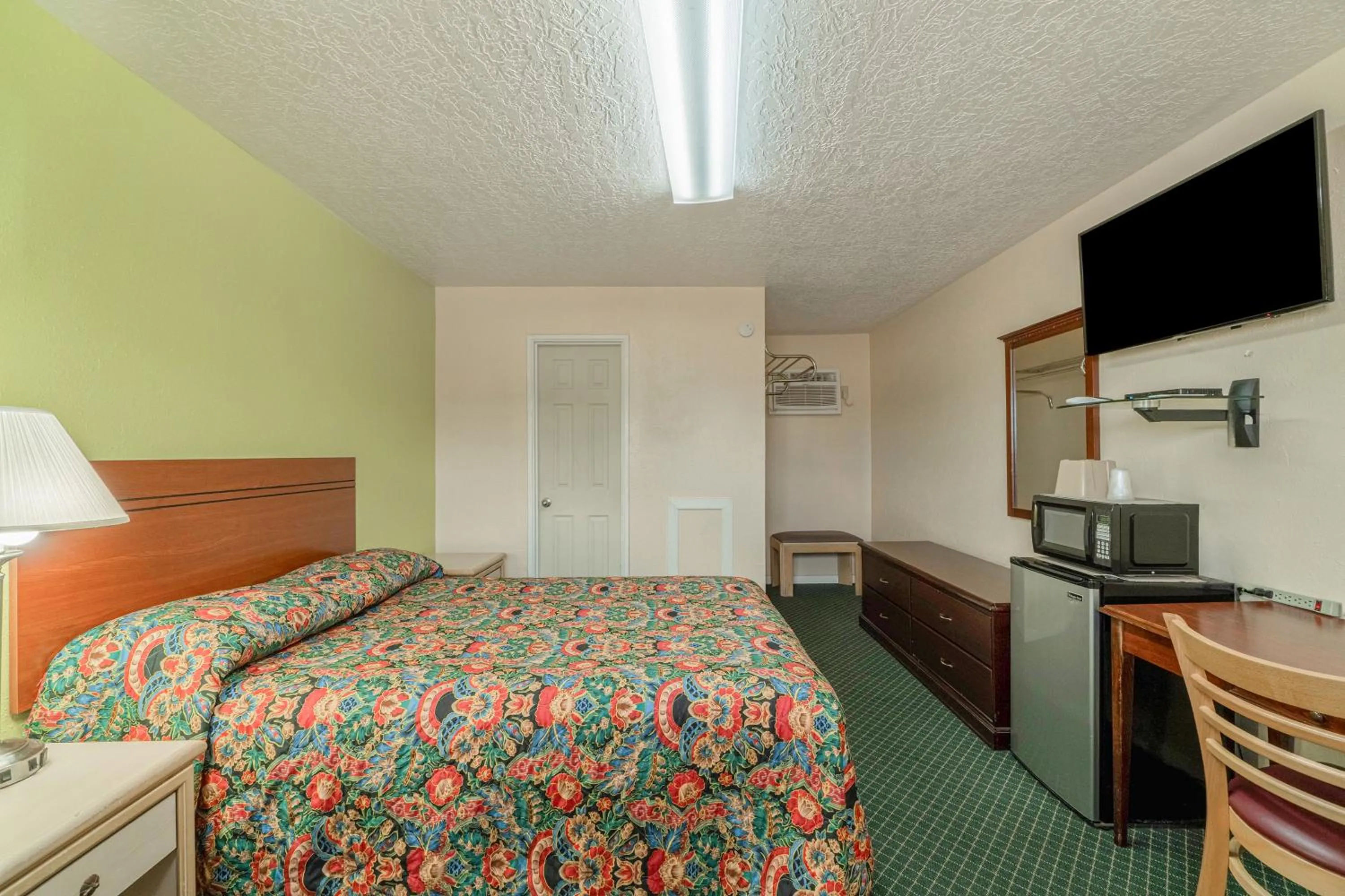 Bedroom, Bed in Hotel O Longhorn Boise City OK