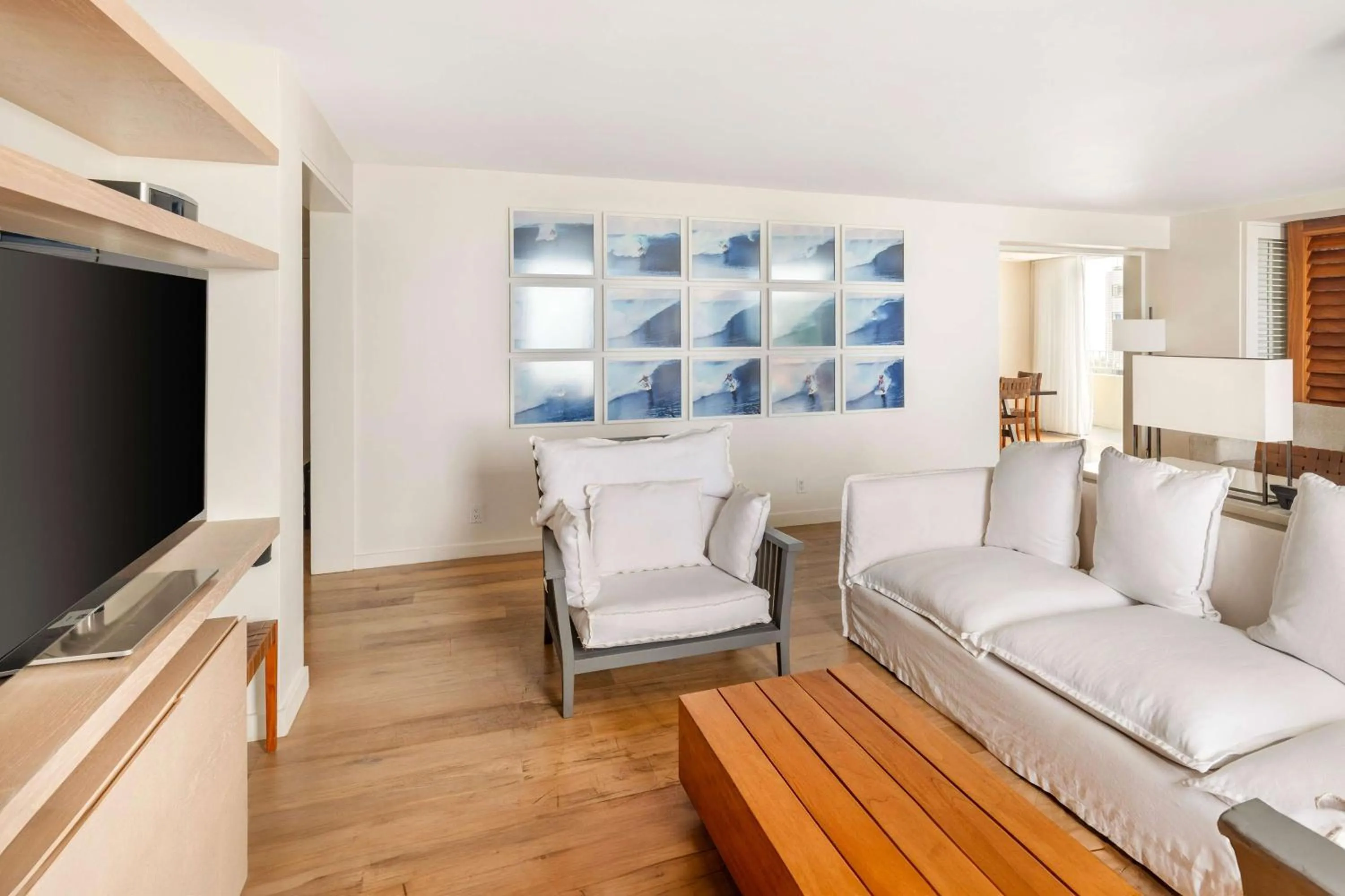 Living room, Bed in Hilton Vacation Club The Modern Honolulu