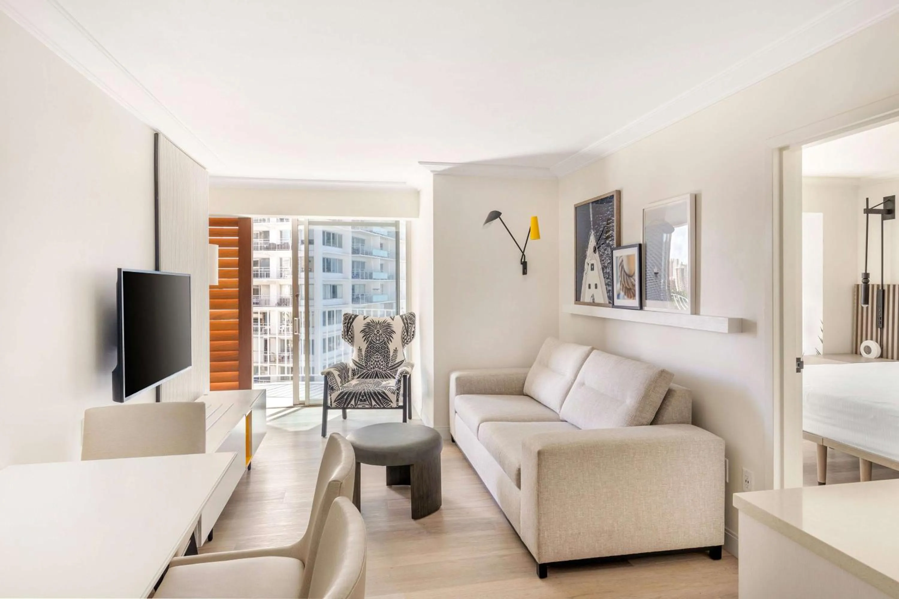 Living room, Bed in Hilton Vacation Club The Modern Honolulu