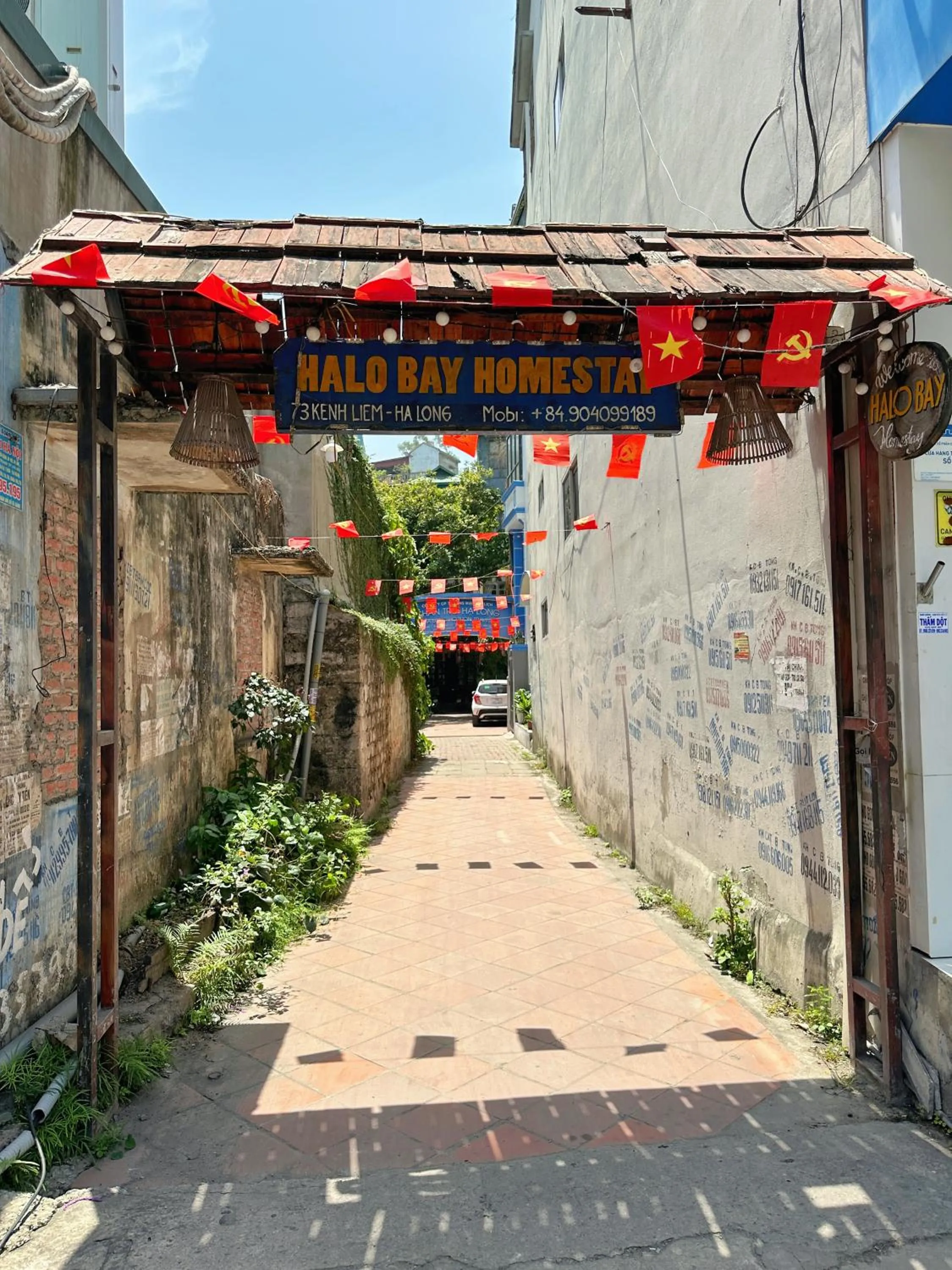 Facade/entrance in Halo Bay Homestay