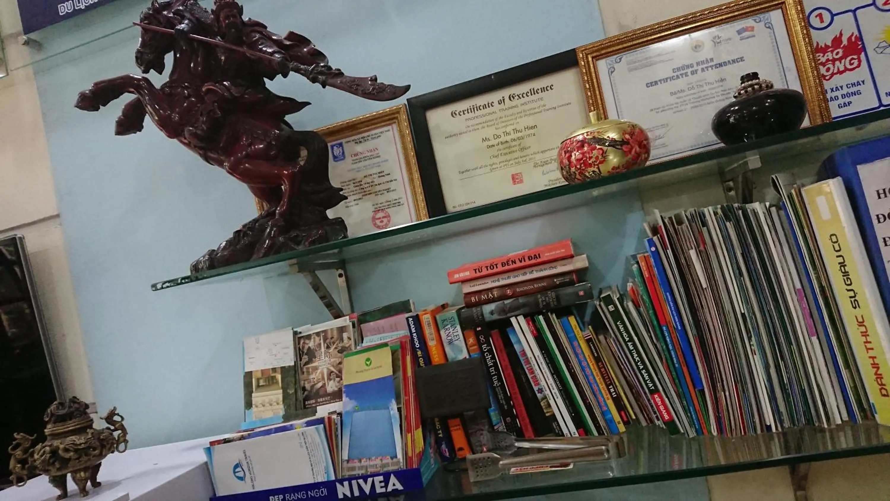 Library in Halo Bay Homestay