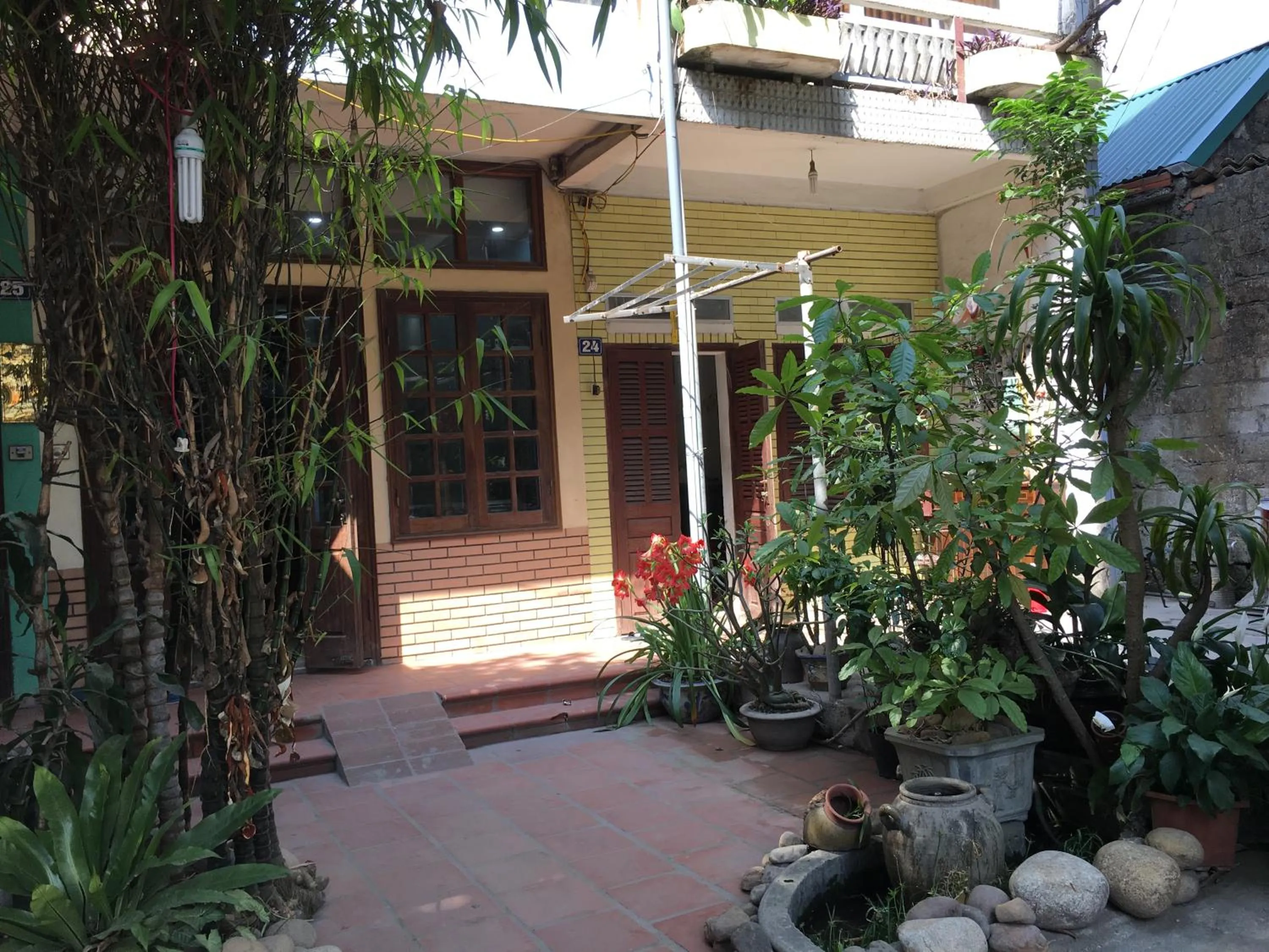 Facade/entrance in Halo Bay Homestay
