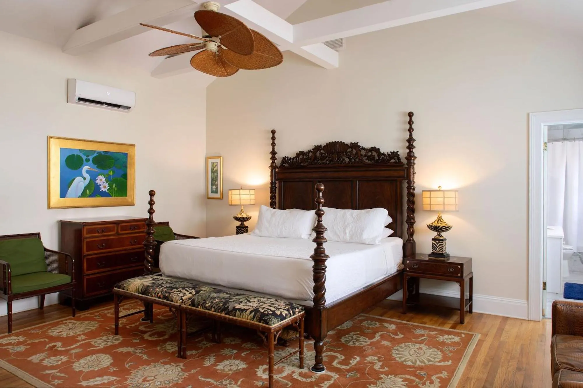 Bedroom, Bed in The Gardens Hotel