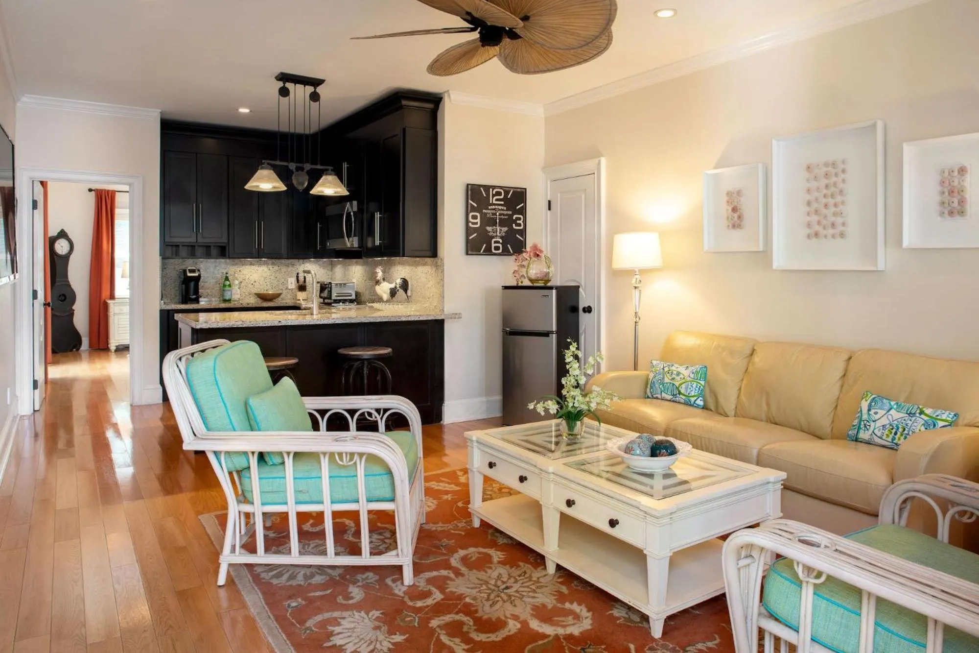 Kitchen or kitchenette in The Gardens Hotel