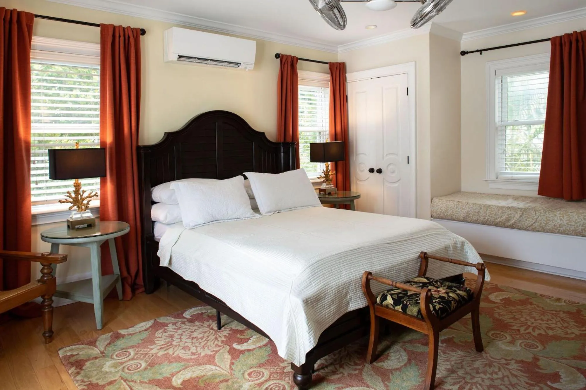 Bedroom, Bed in The Gardens Hotel