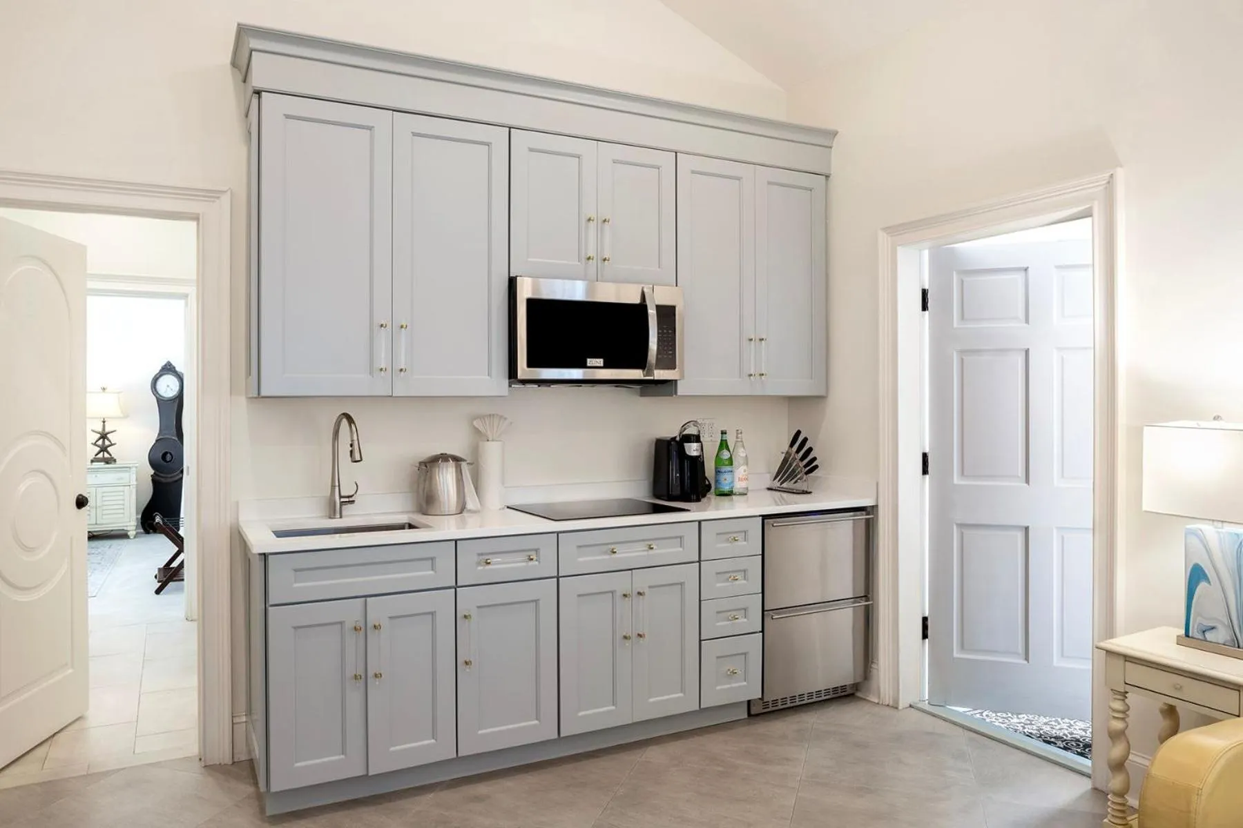 Kitchen or kitchenette in The Gardens Hotel