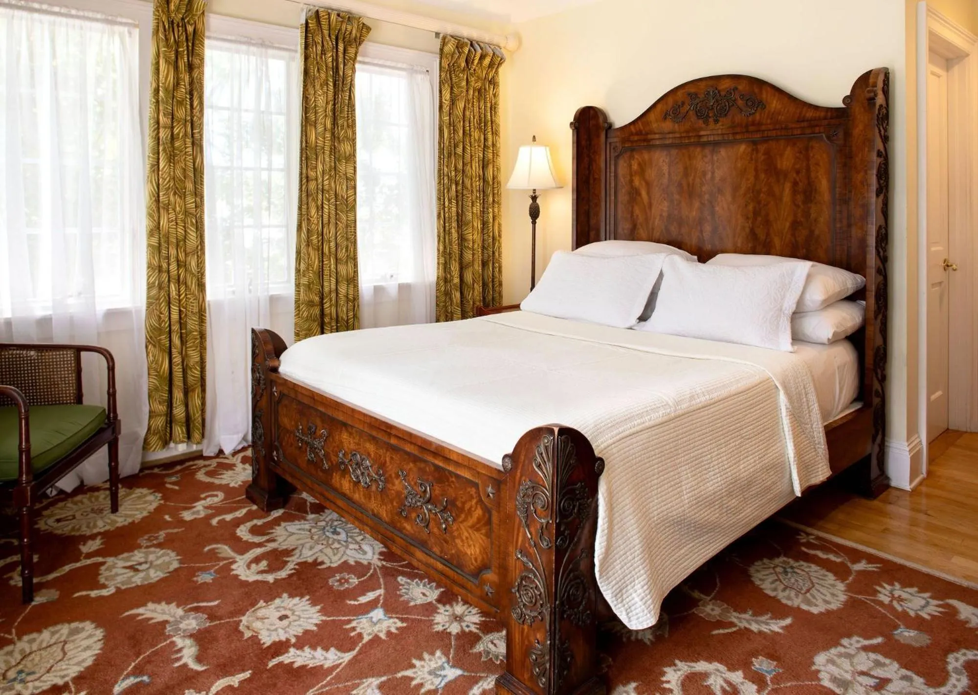 Bedroom, Bed in The Gardens Hotel