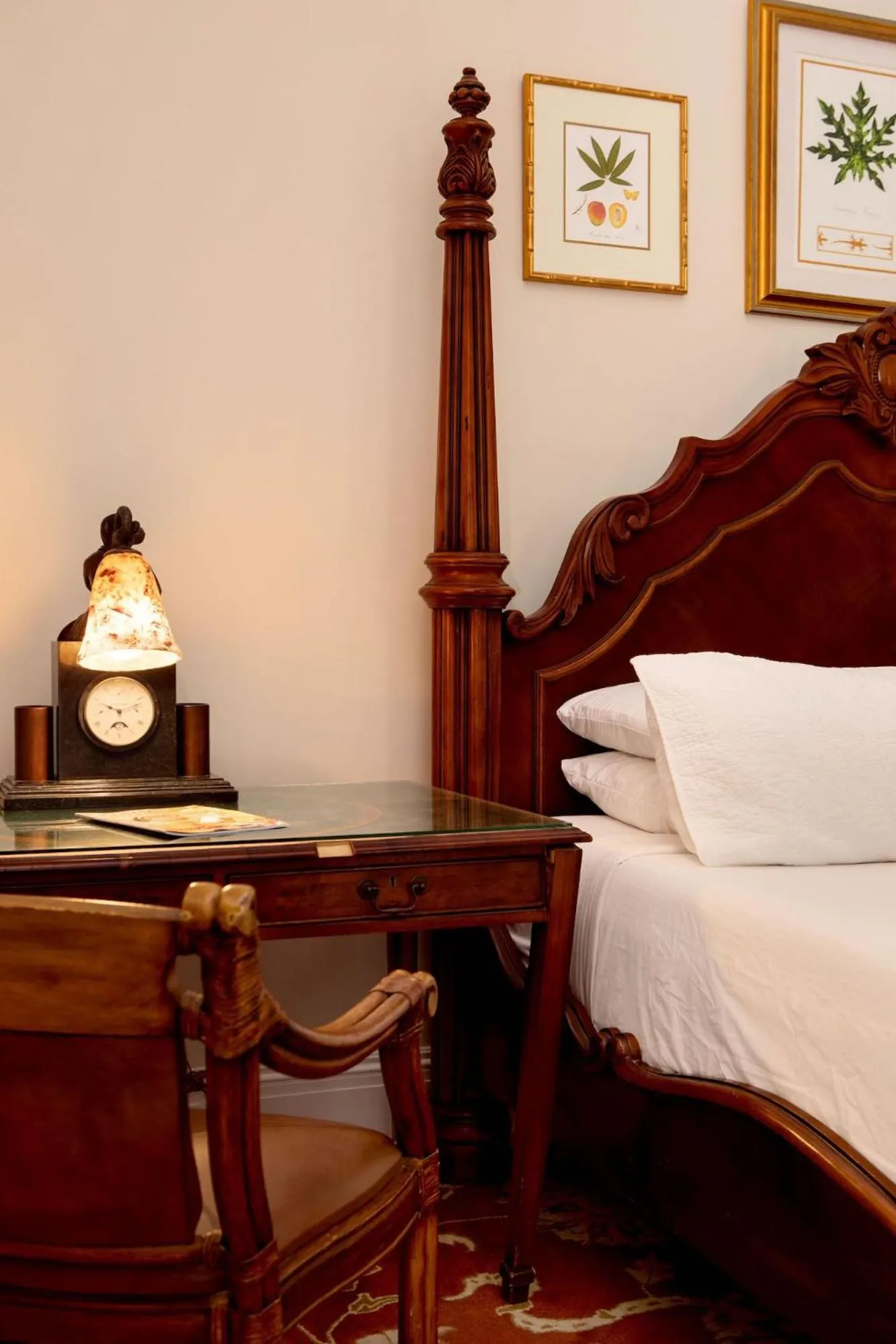 Bedroom, Bed in The Gardens Hotel