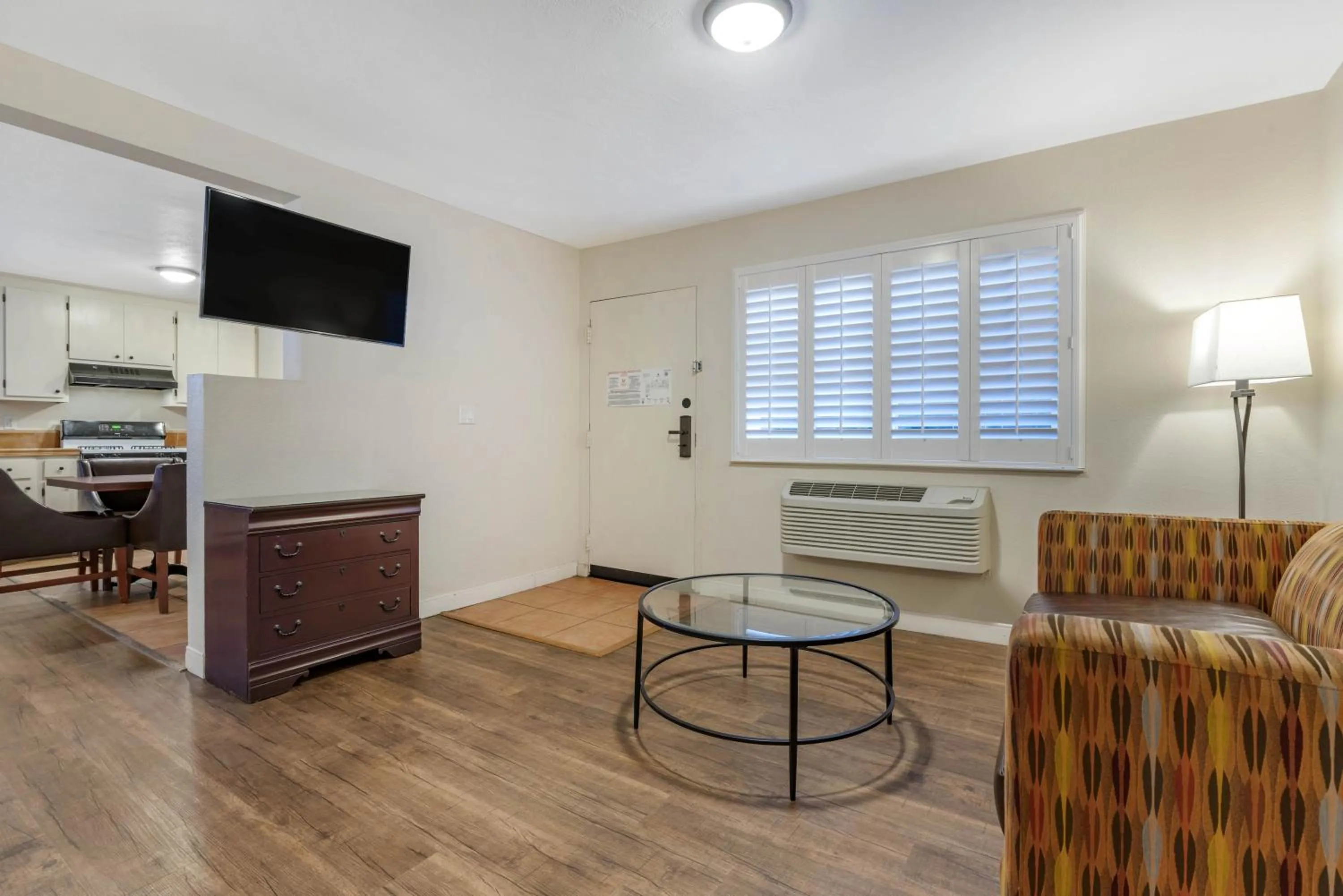 Seating area in Best Western Rose Garden Inn