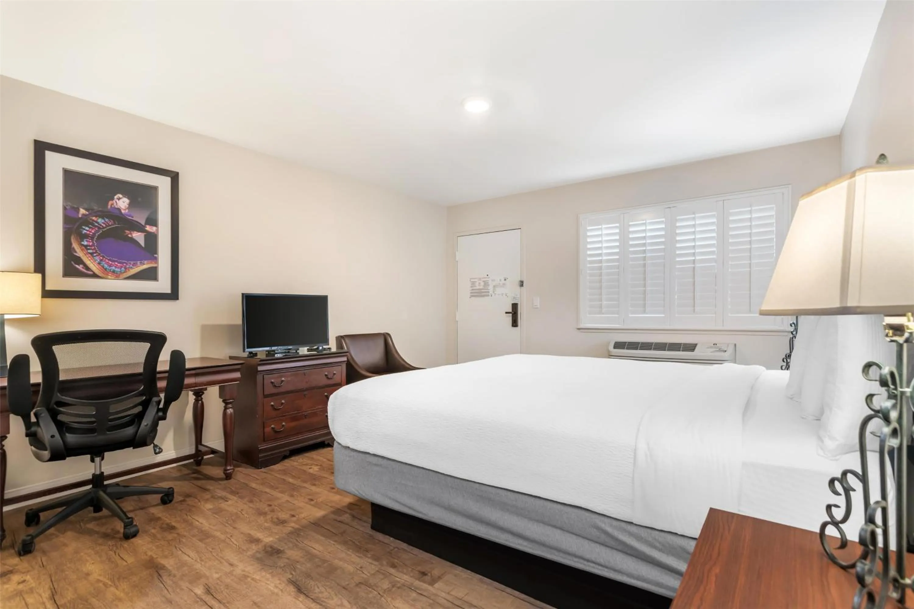 Bedroom, Bed in Best Western Rose Garden Inn