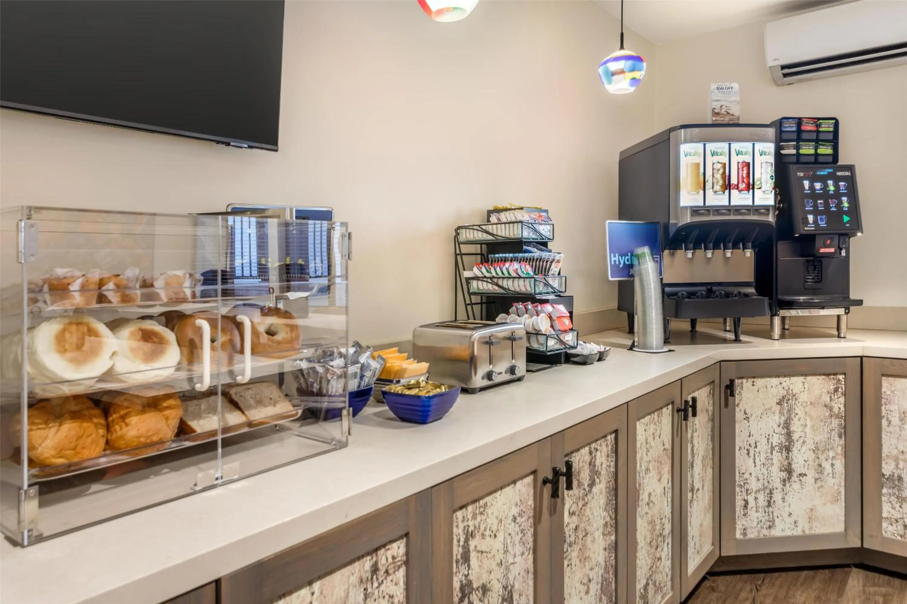 Breakfast in Best Western Rose Garden Inn