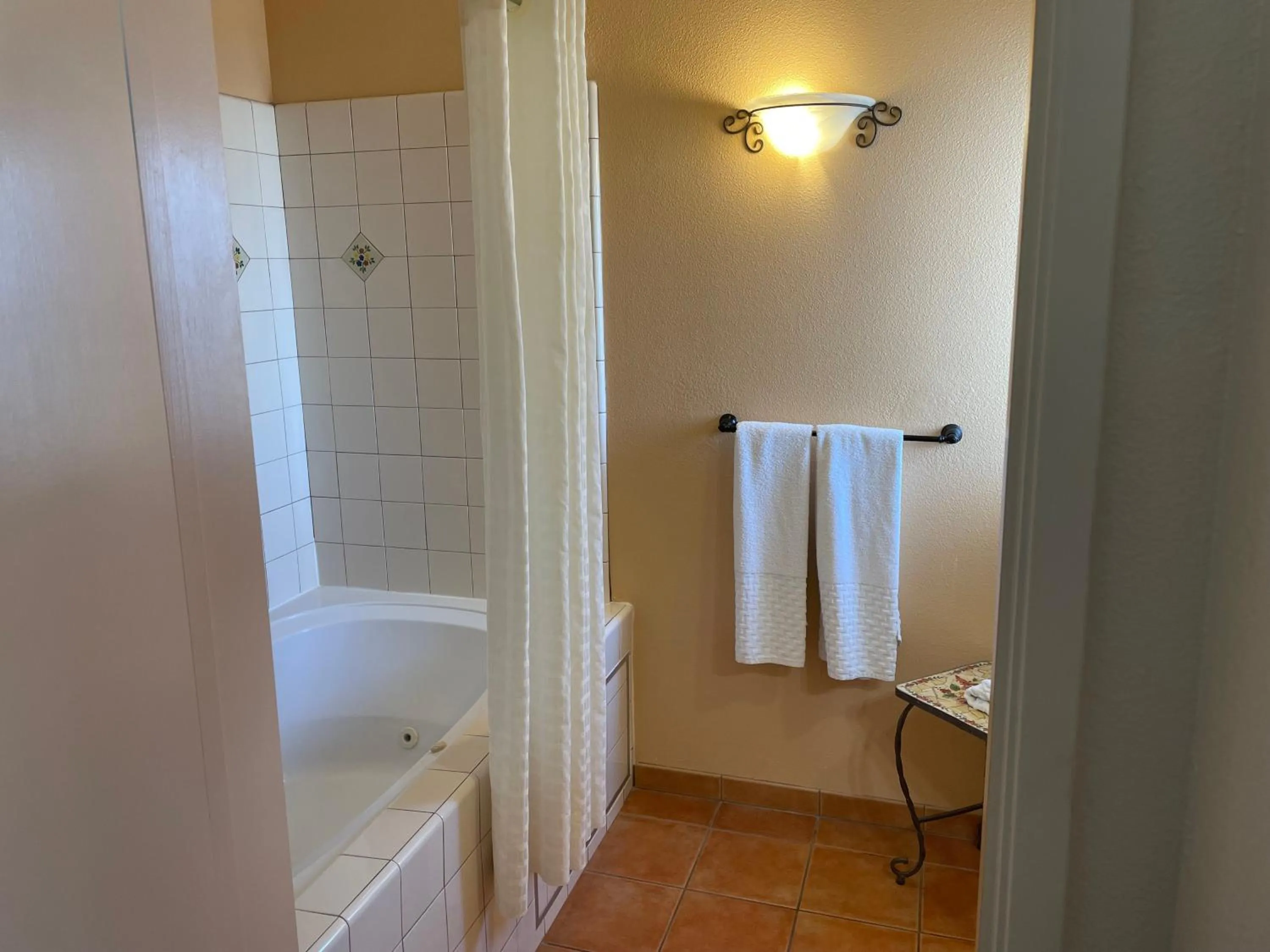 Bathroom in Best Western Rose Garden Inn