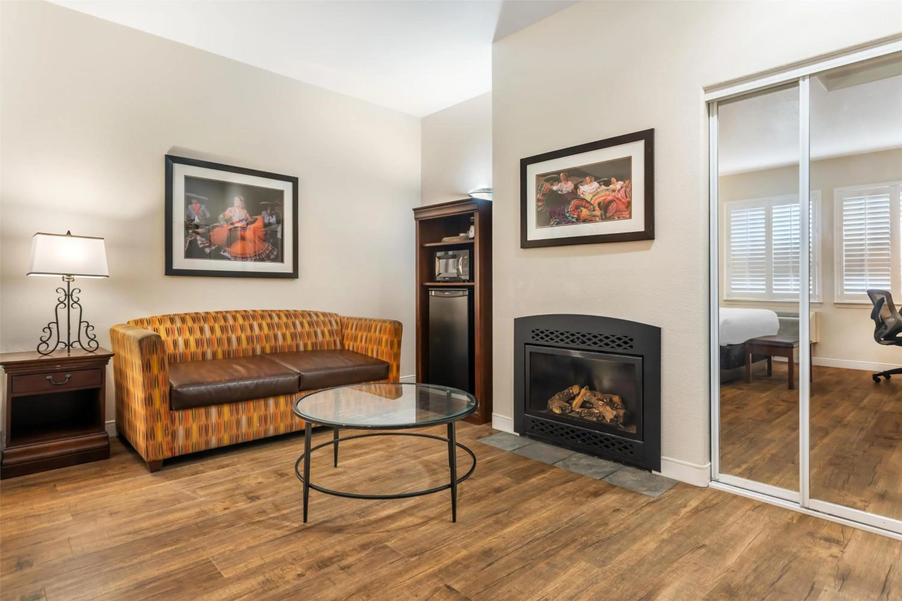 Bedroom in Best Western Rose Garden Inn