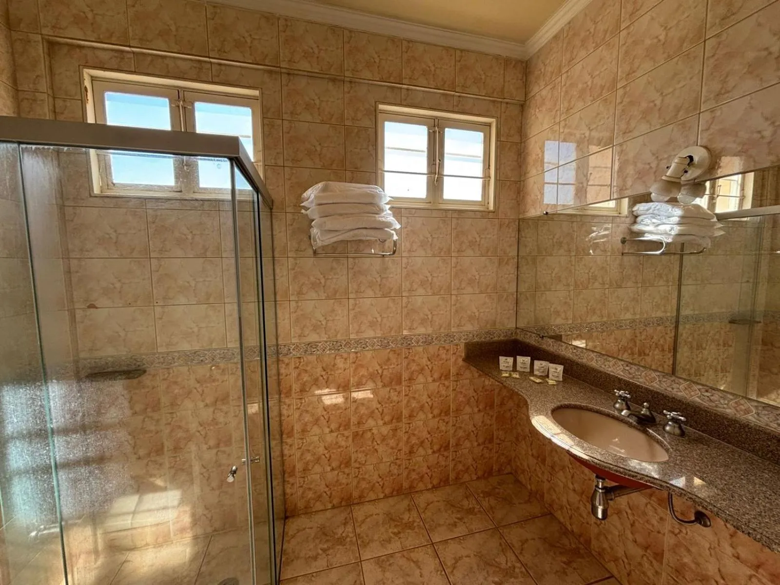 Bathroom in Tamareiras Park Hotel