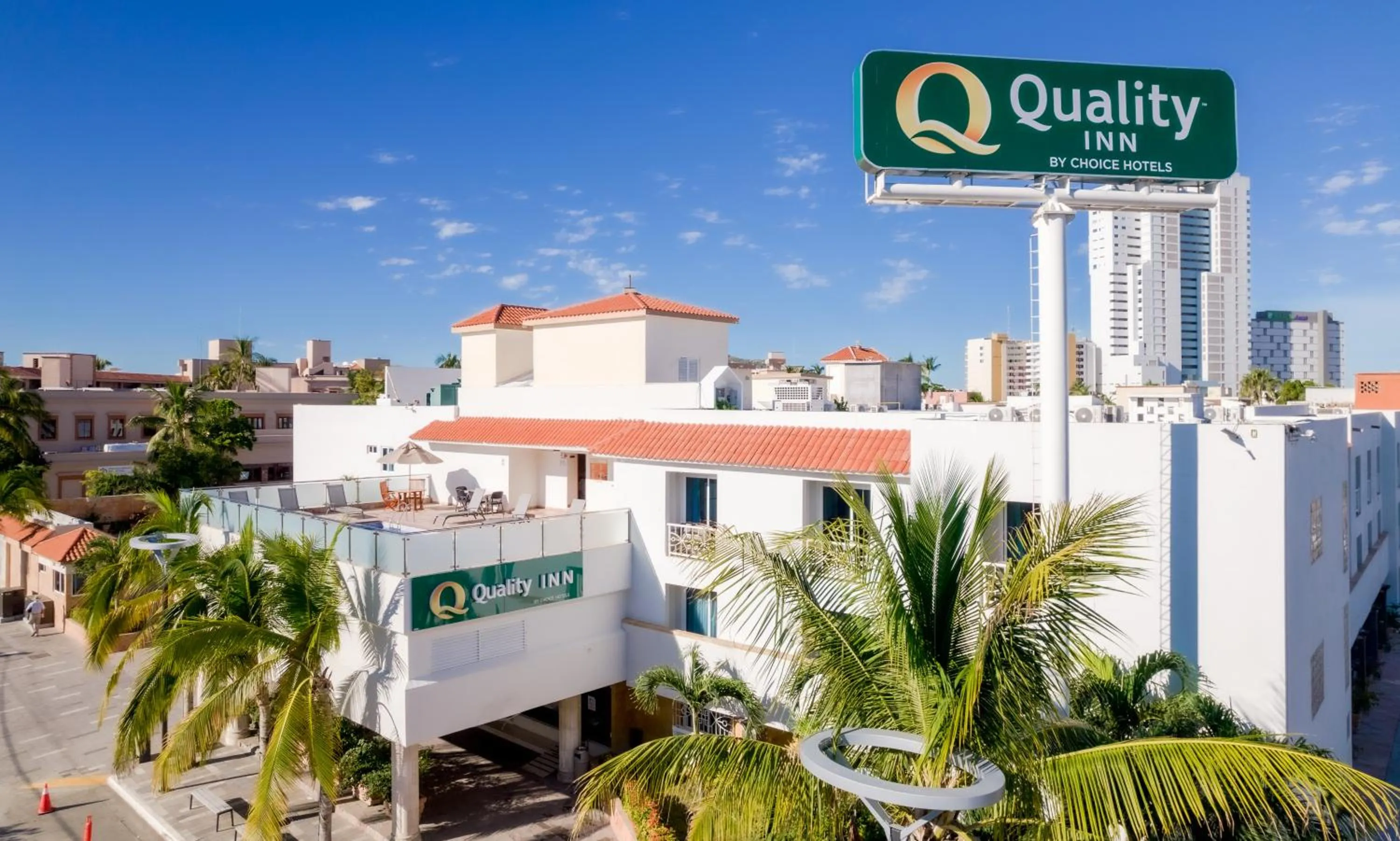 Property building in Quality Inn Mazatlan
