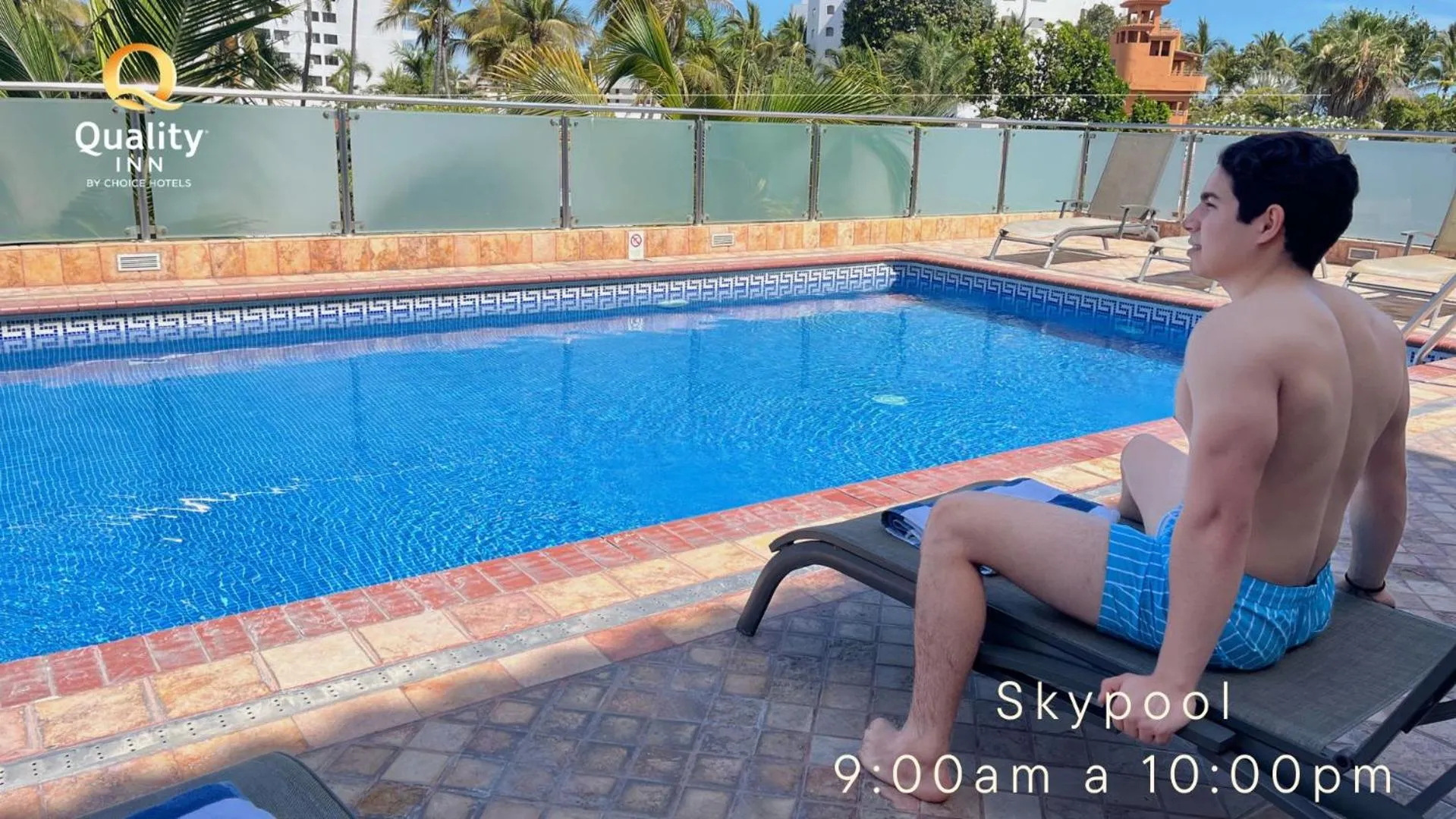 Swimming pool in Quality Inn Mazatlan