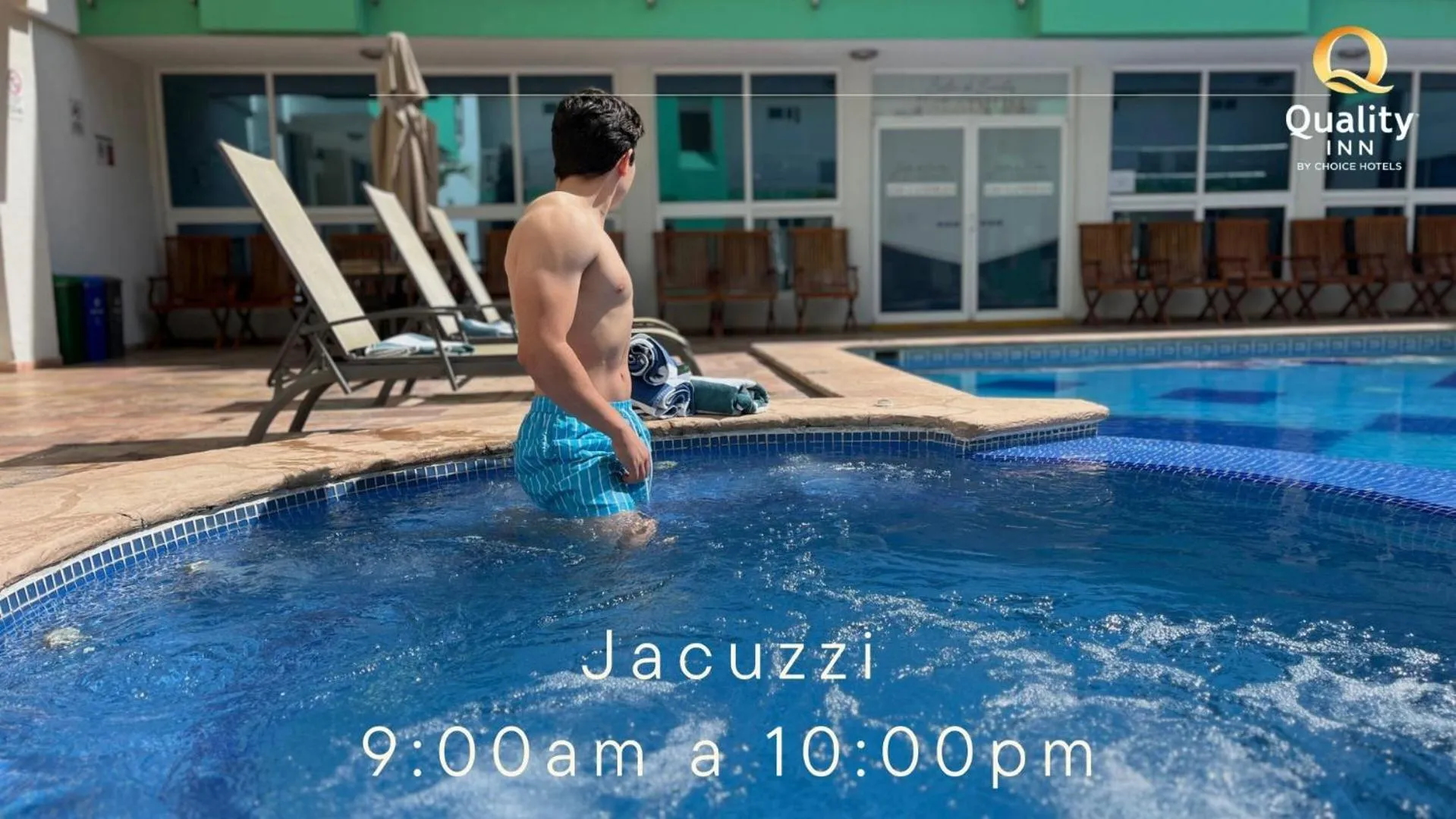 Swimming pool in Quality Inn Mazatlan