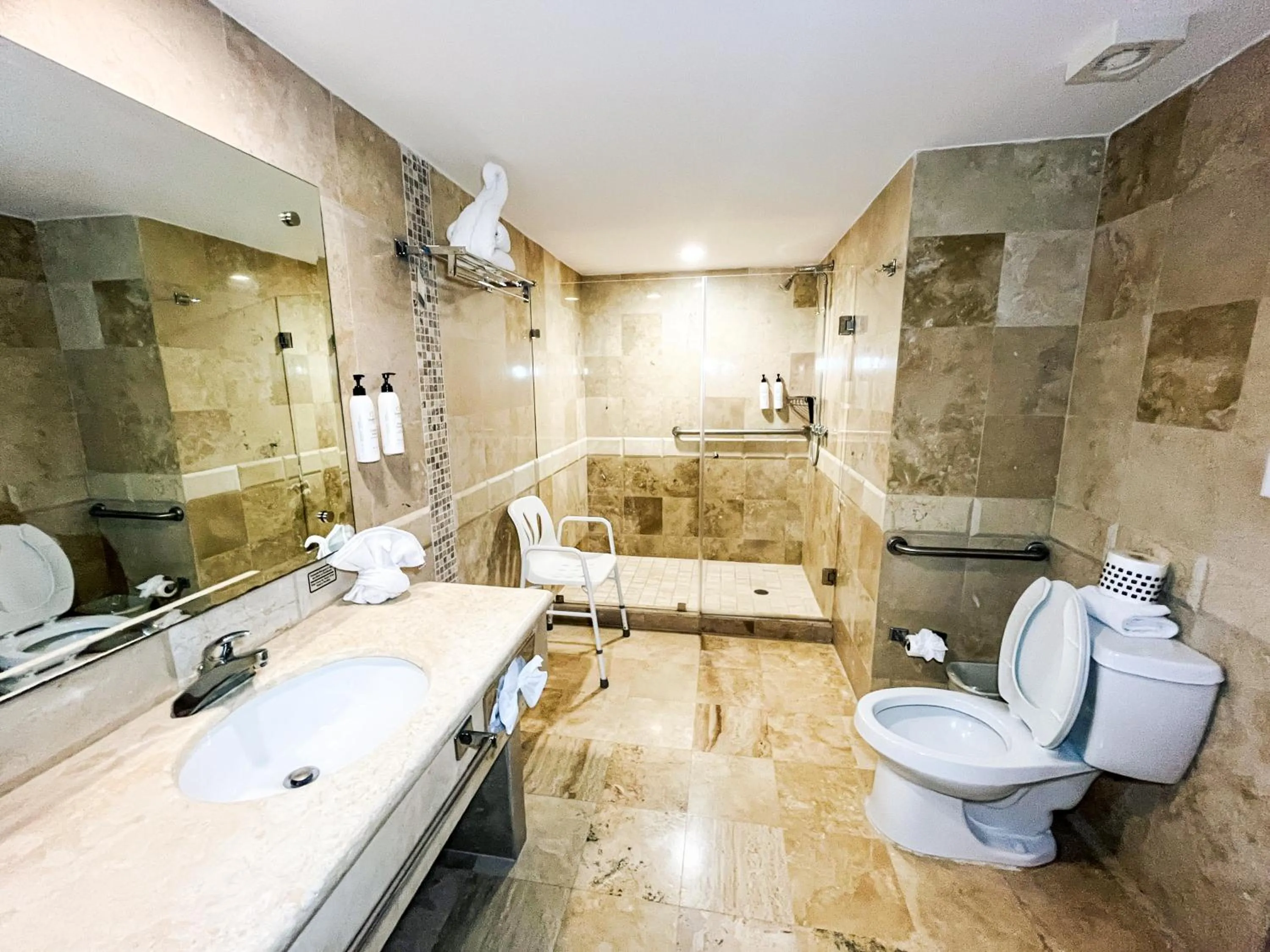 Bathroom in Quality Inn Mazatlan