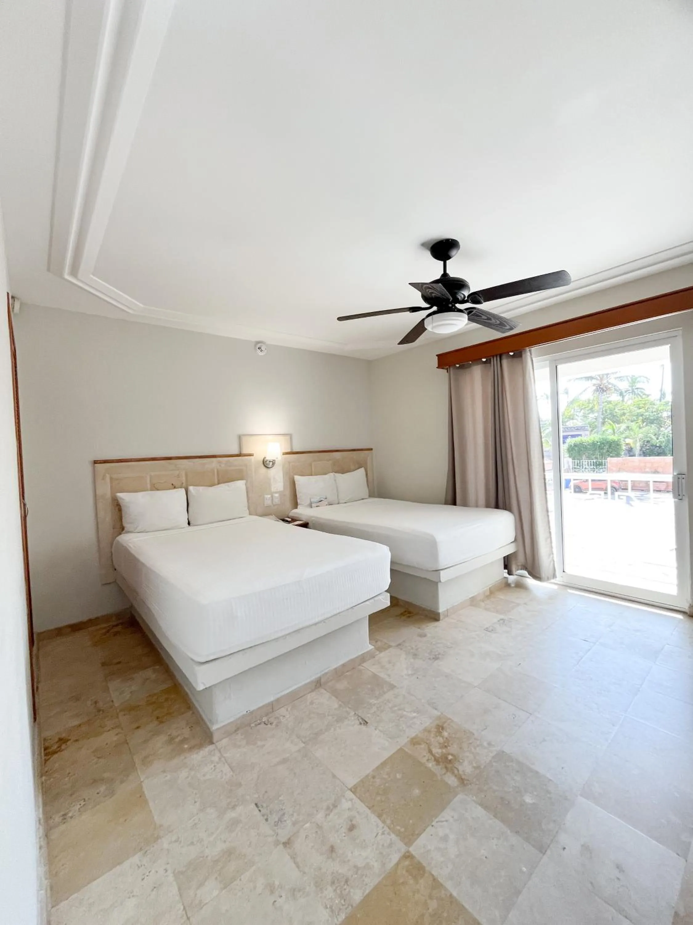 Property building, Bed in Quality Inn Mazatlan