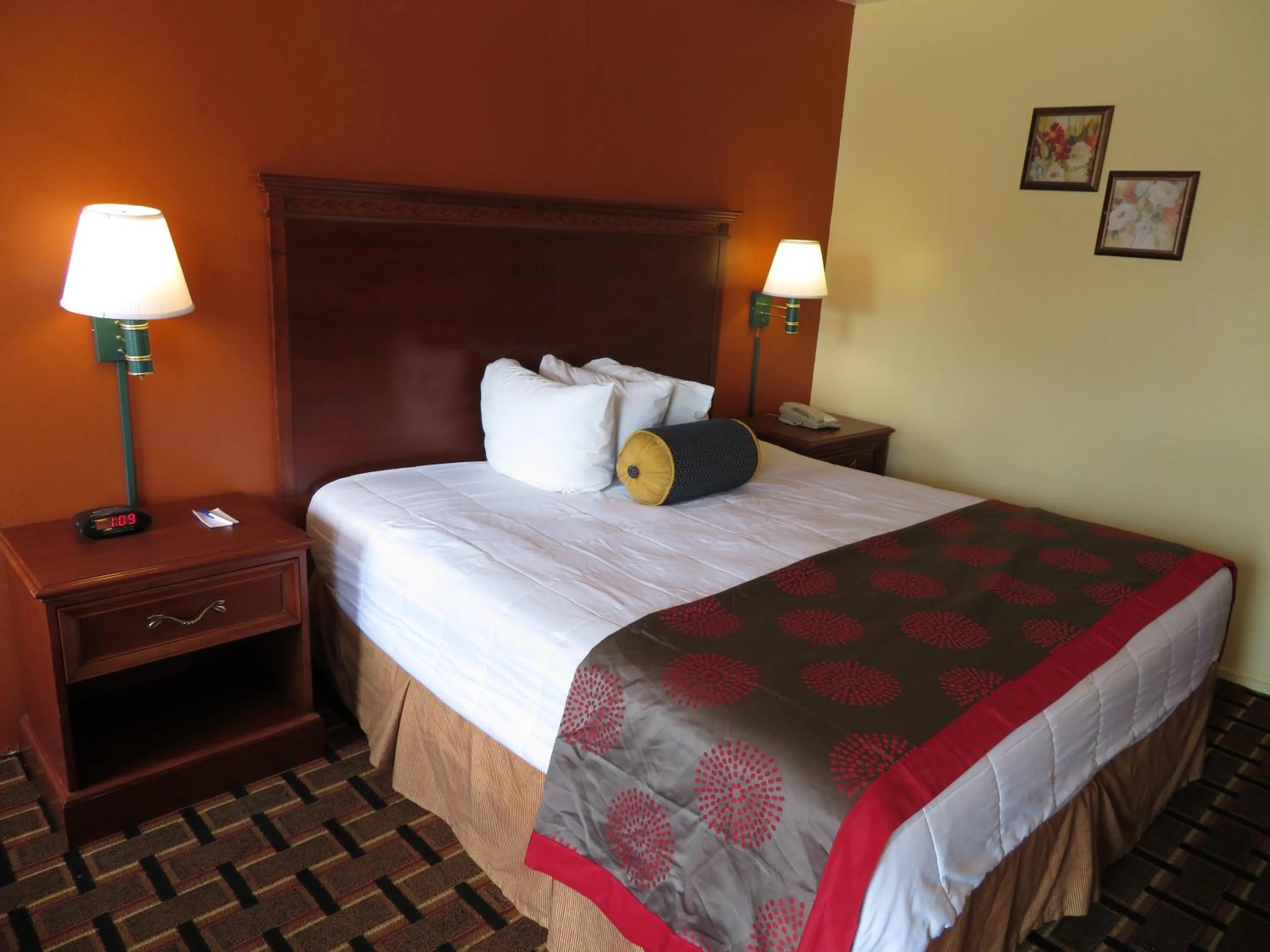 Bed in Royal Crest Motel