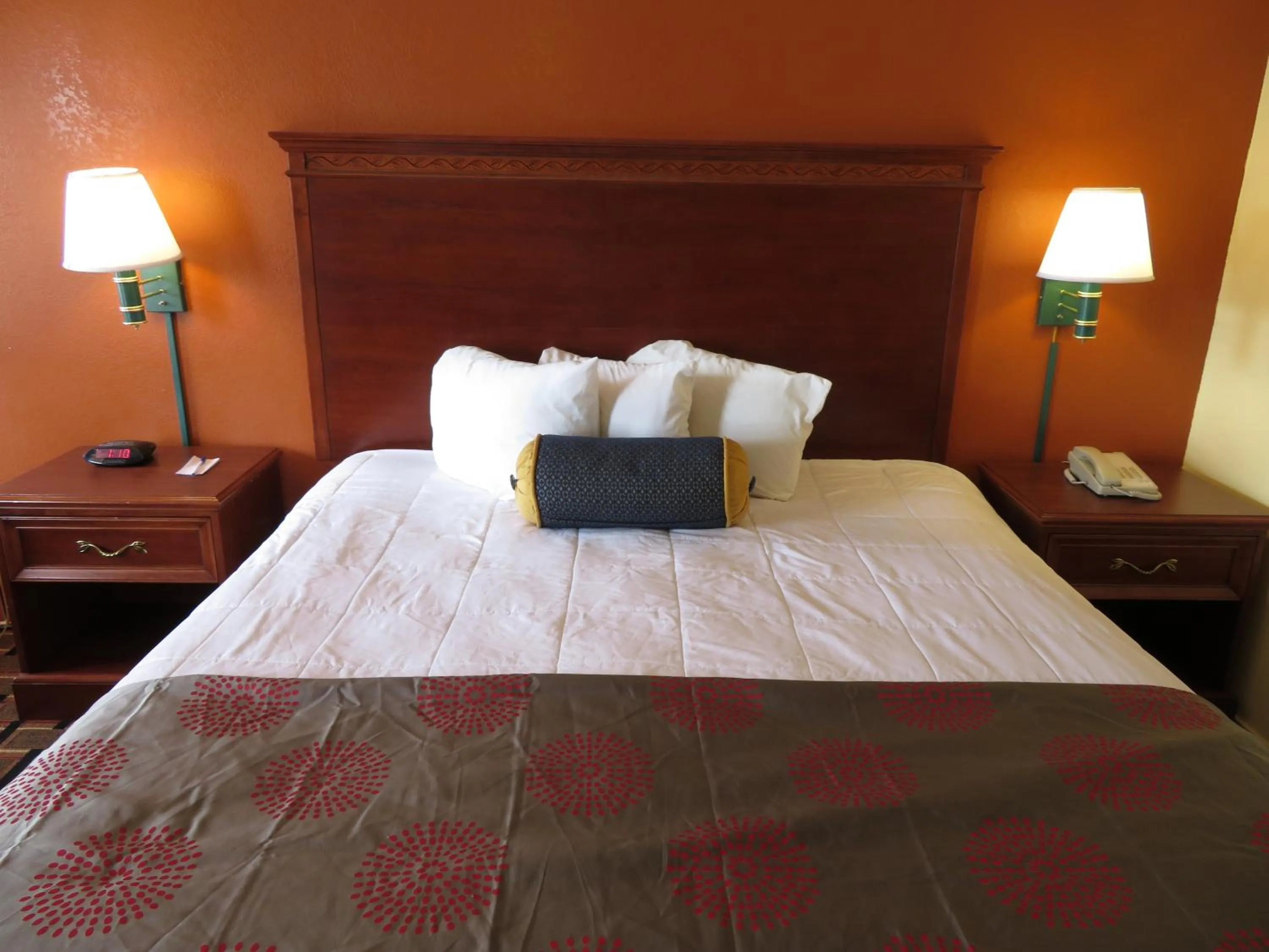 Bed in Royal Crest Motel