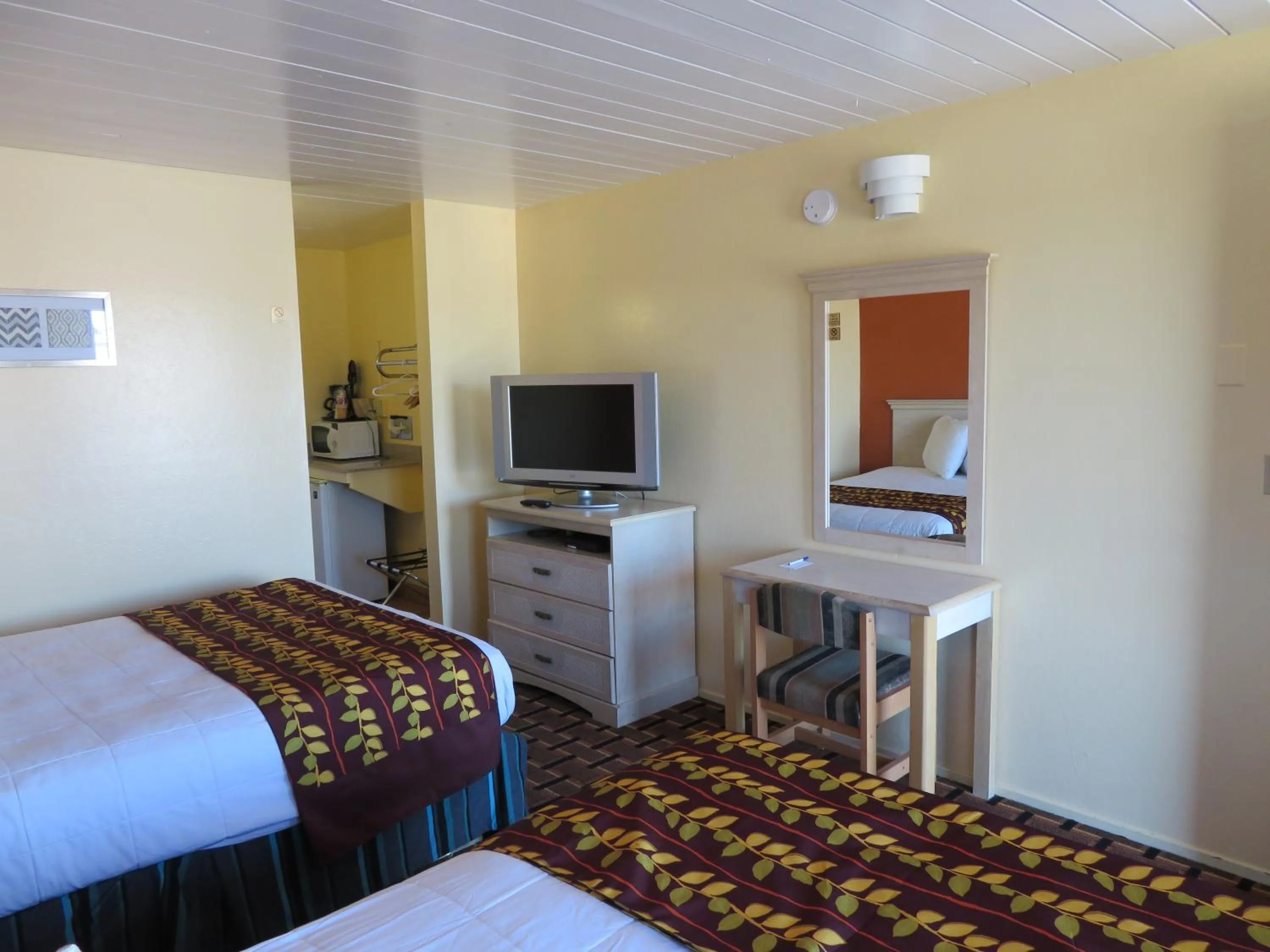 Bed in Royal Crest Motel