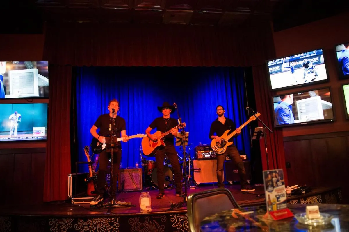 Carson Valley Motor Lodge and Suites