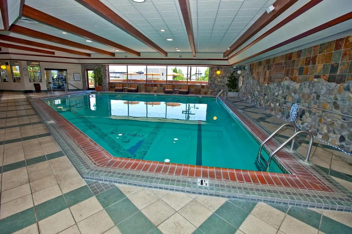 Carson Valley Motor Lodge and Suites