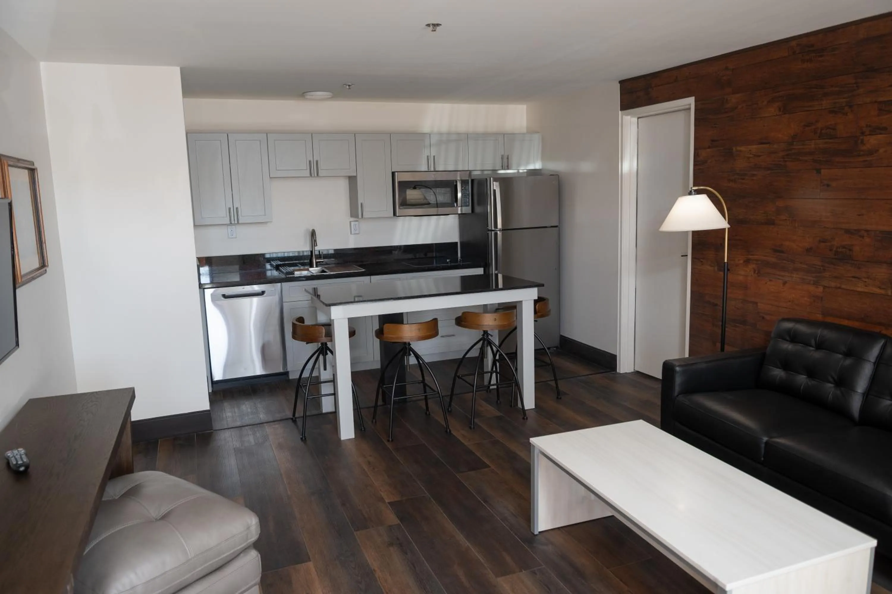 Carson Valley Motor Lodge and Suites