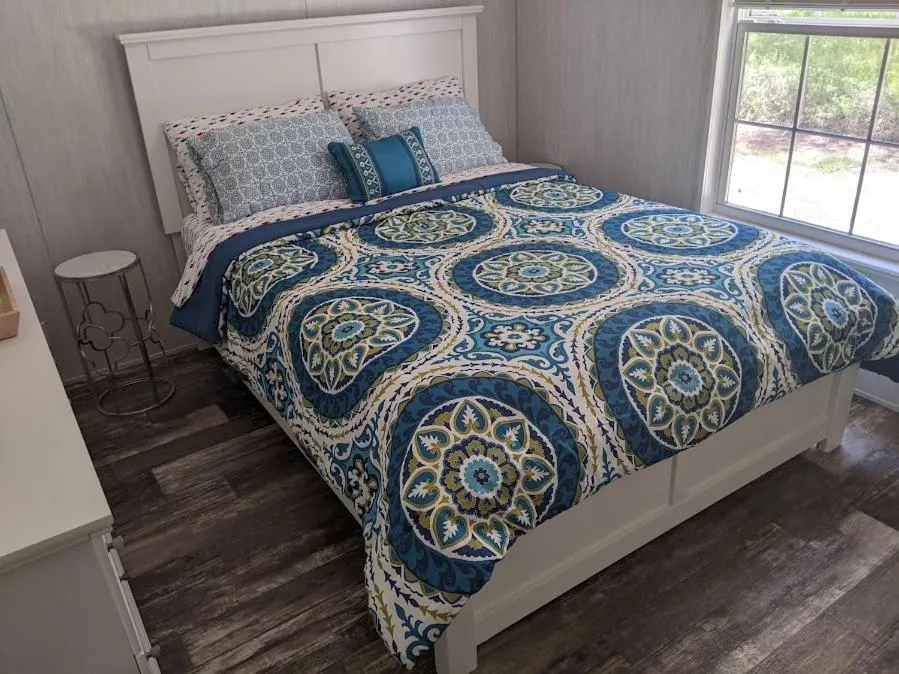 Bed in Lakeside Vacations