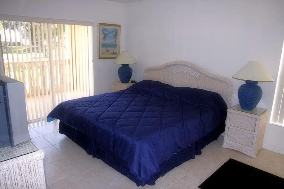 Day, Bed in Lakeside Vacations