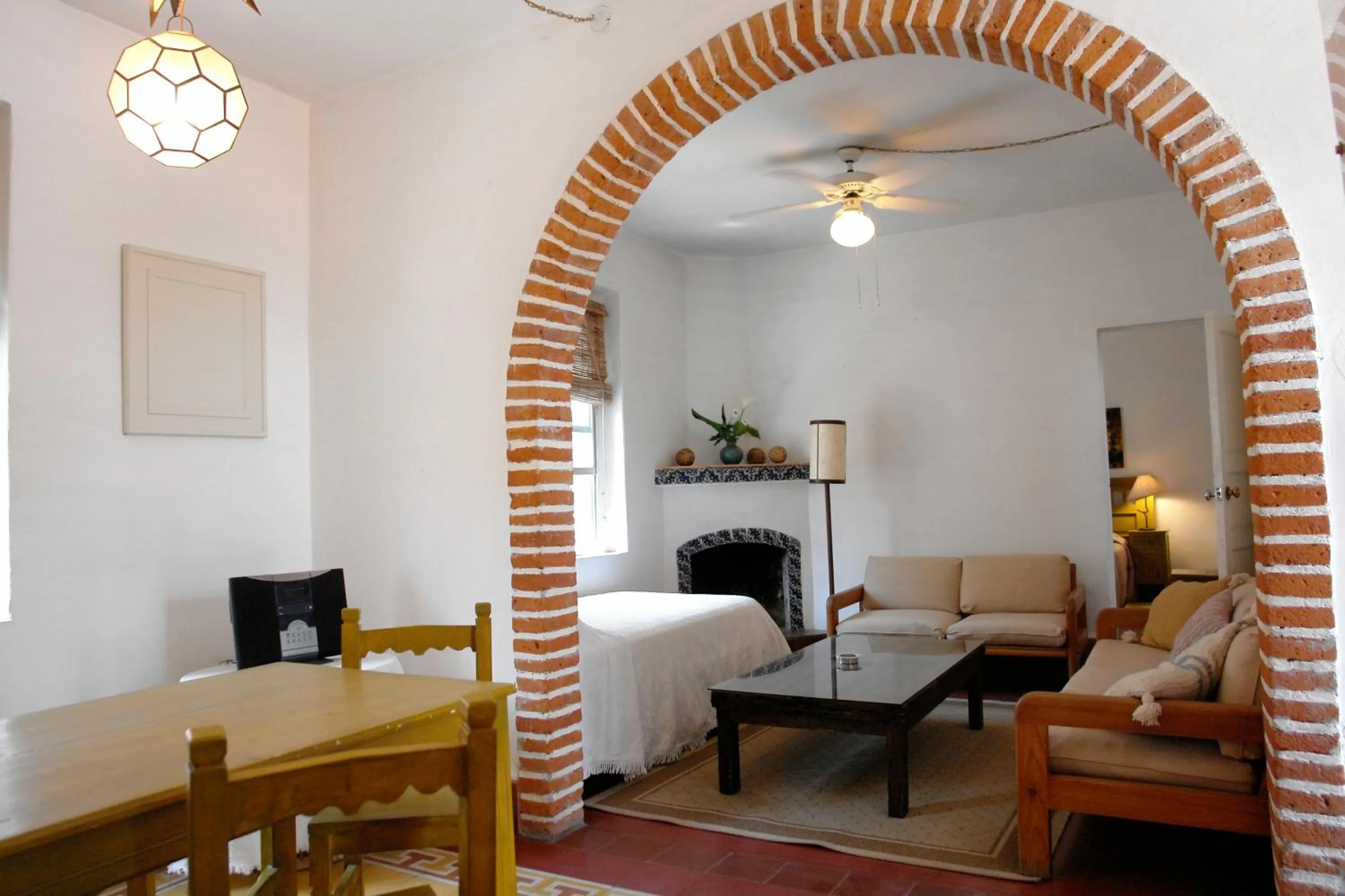 Photo of the whole room in Suites Santo Domingo