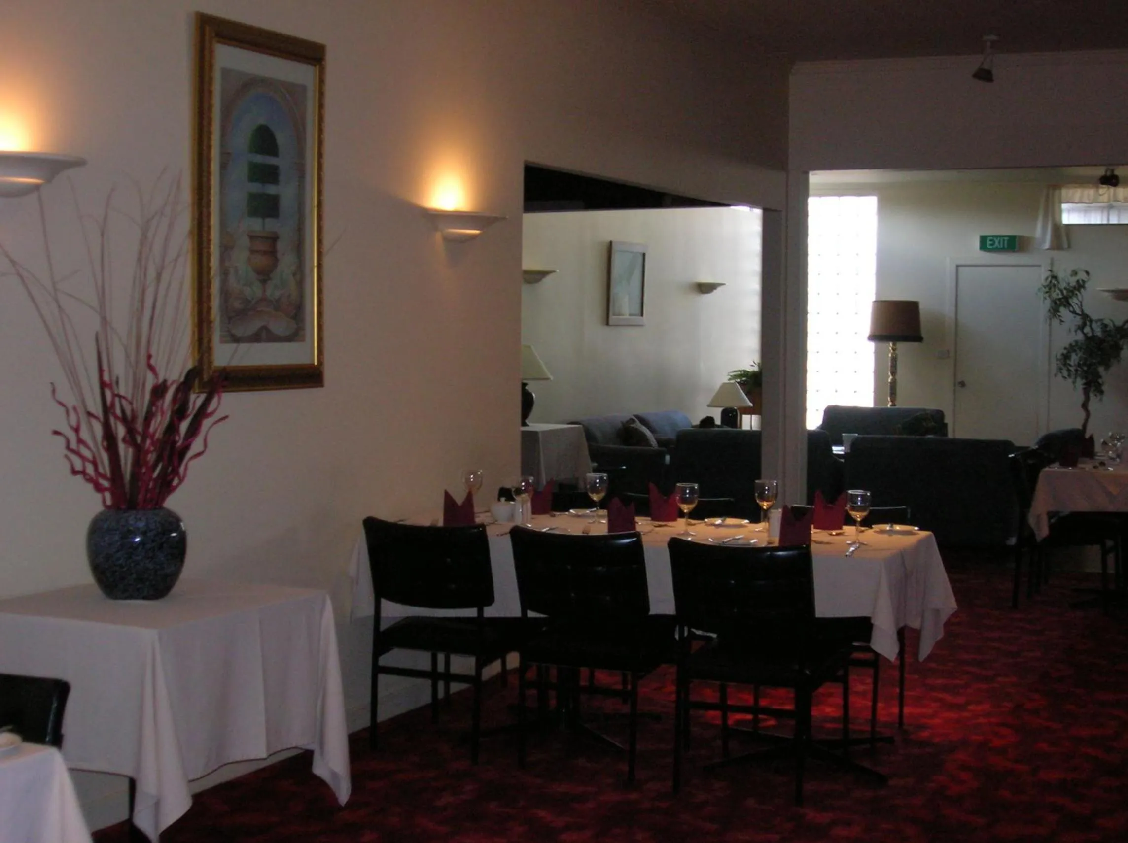 Restaurant/places to eat in Peninsula Motor Inn
