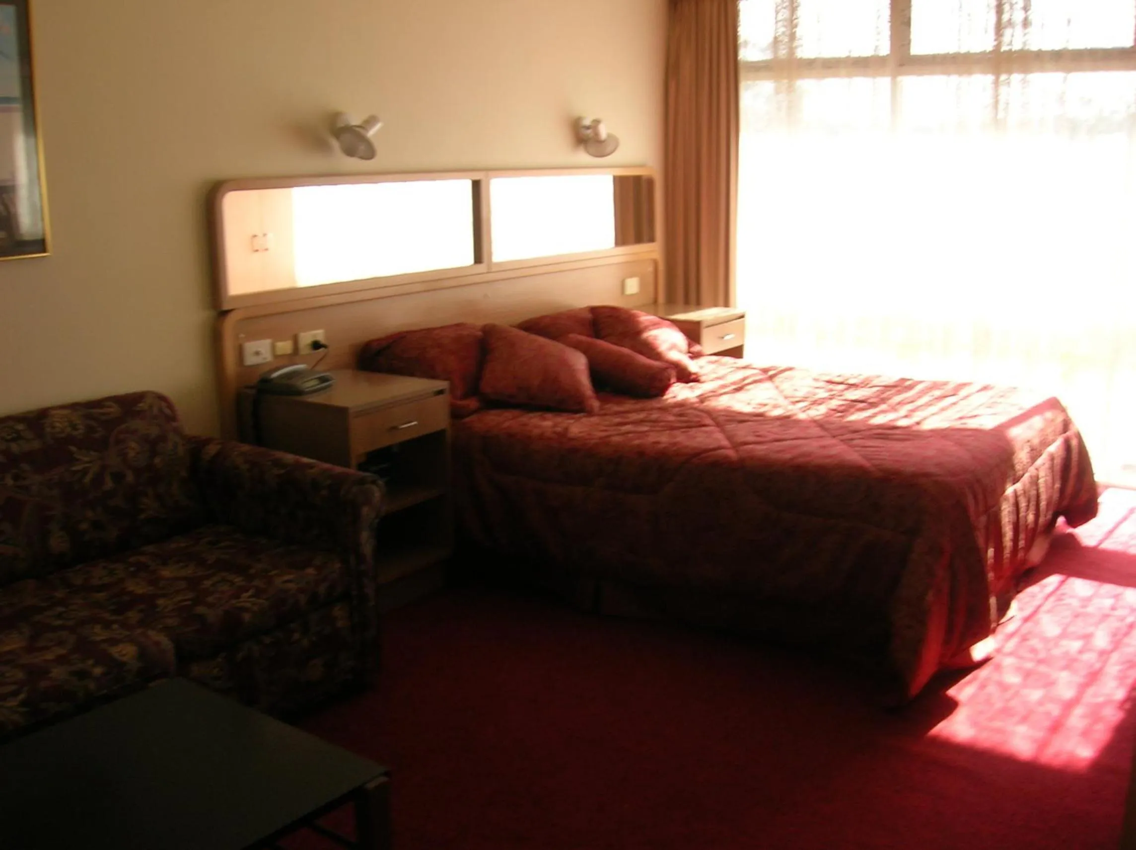 Bed in Peninsula Motor Inn