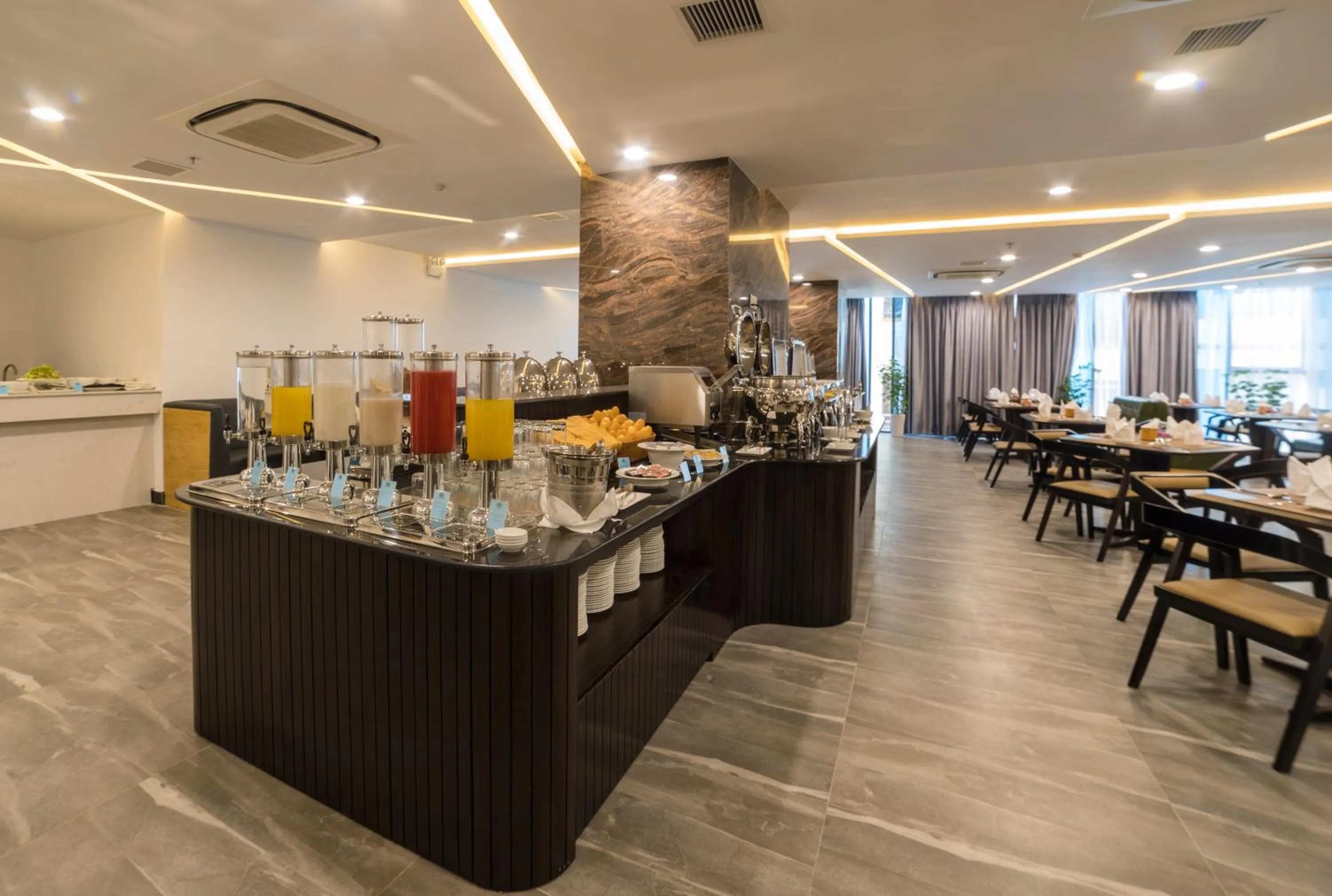 Restaurant/places to eat in Majestic Premium Hotel