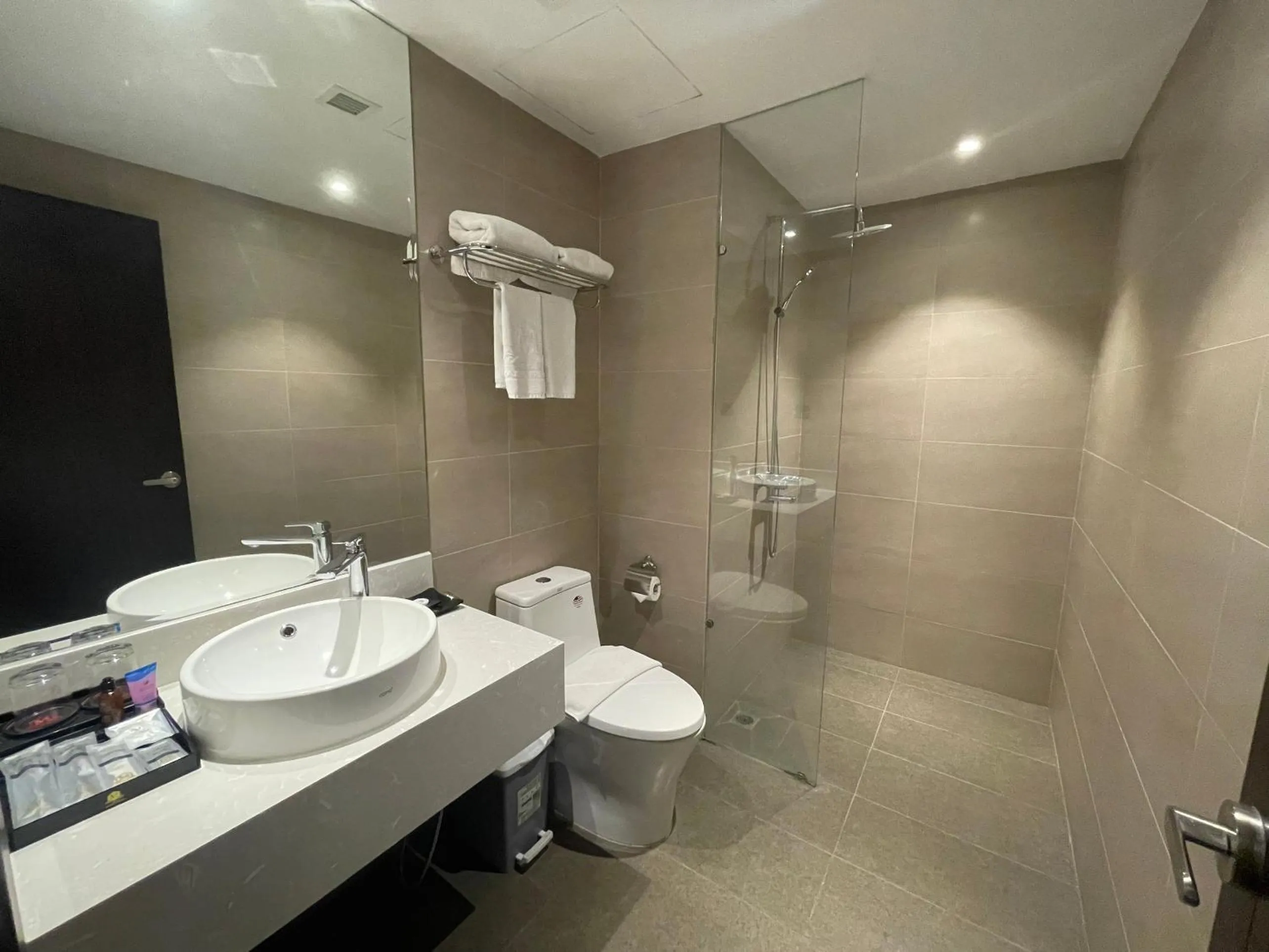 Toilet in Majestic Premium Hotel