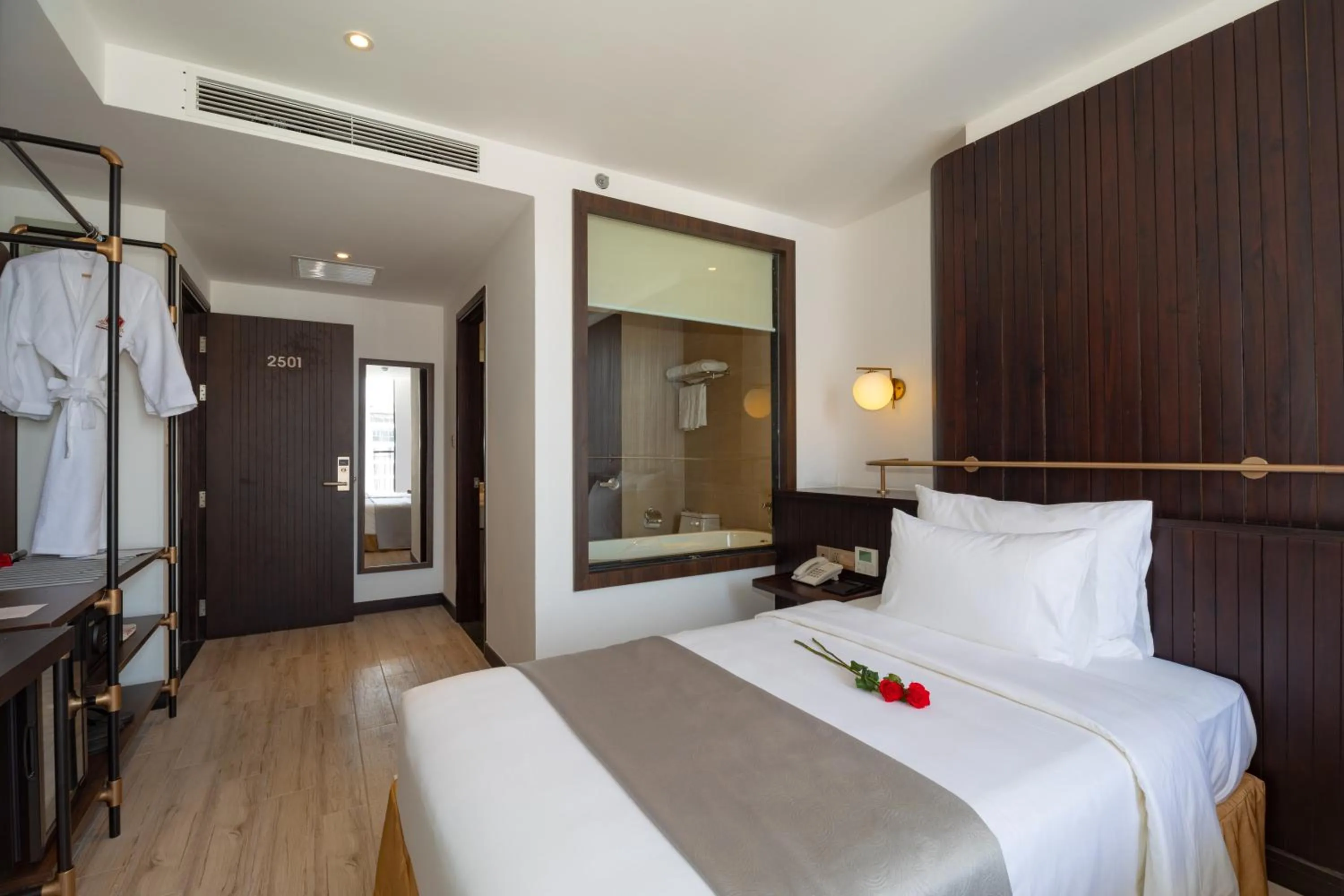 Bedroom, Bed in Majestic Premium Hotel