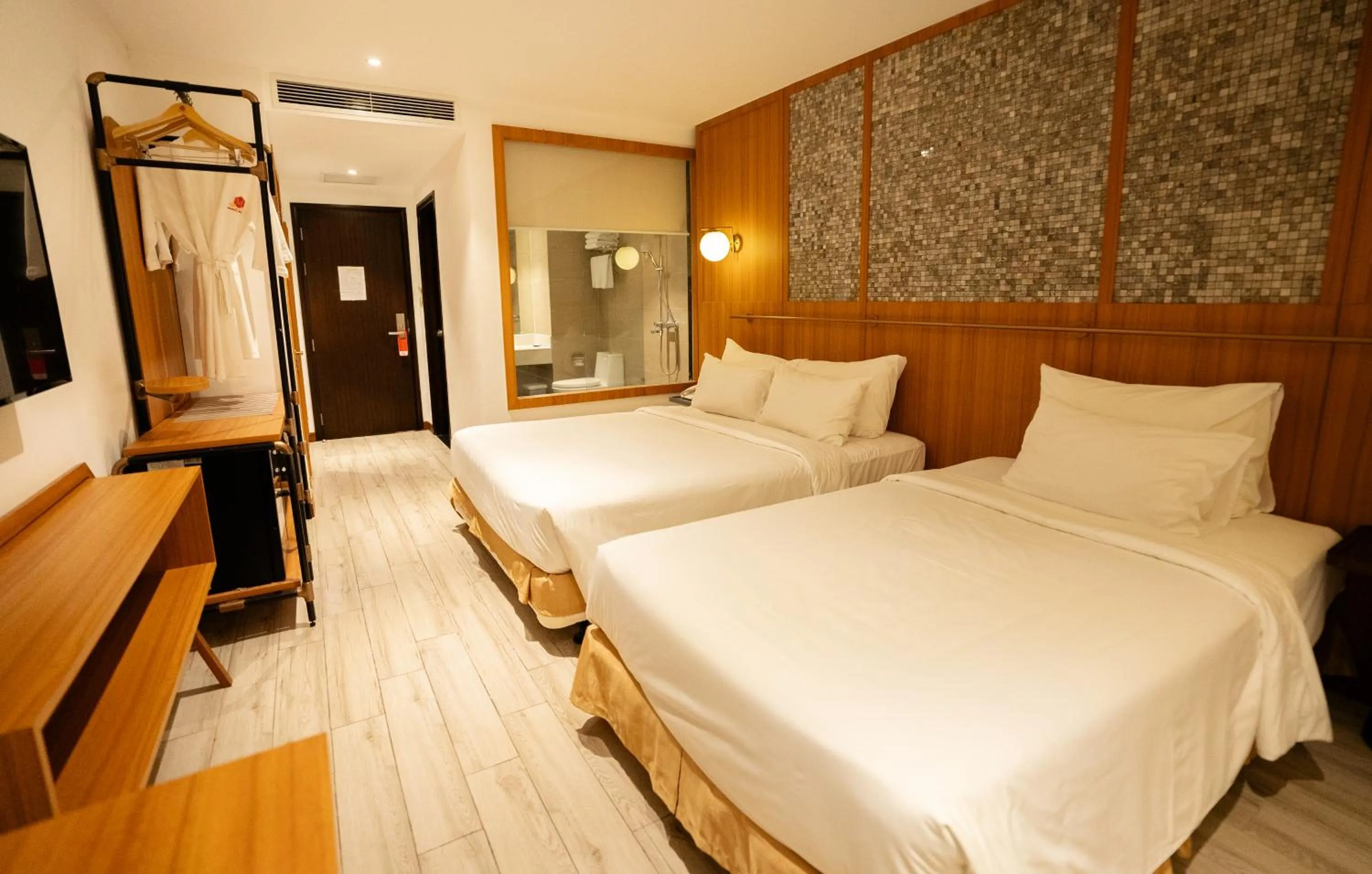 Bedroom, Bed in Majestic Premium Hotel