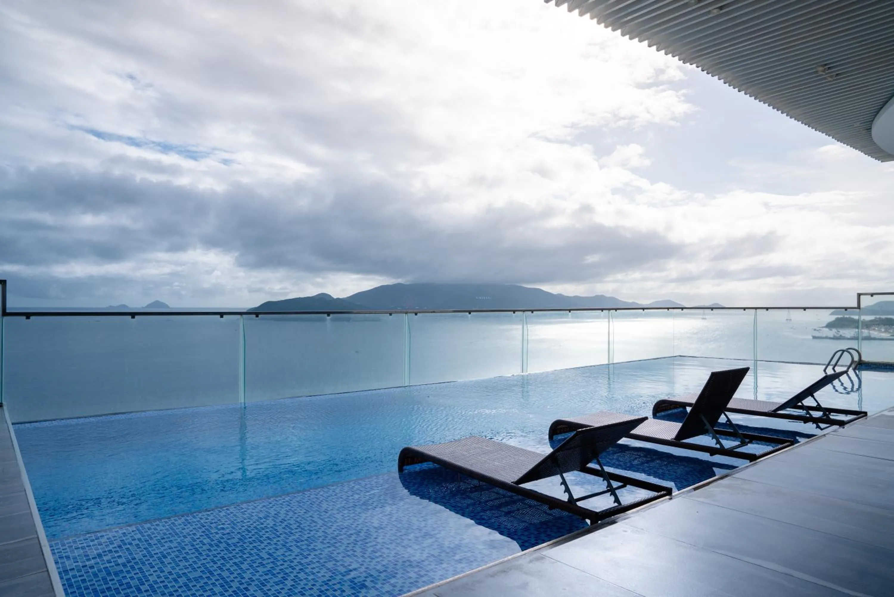 Swimming pool in Majestic Premium Hotel