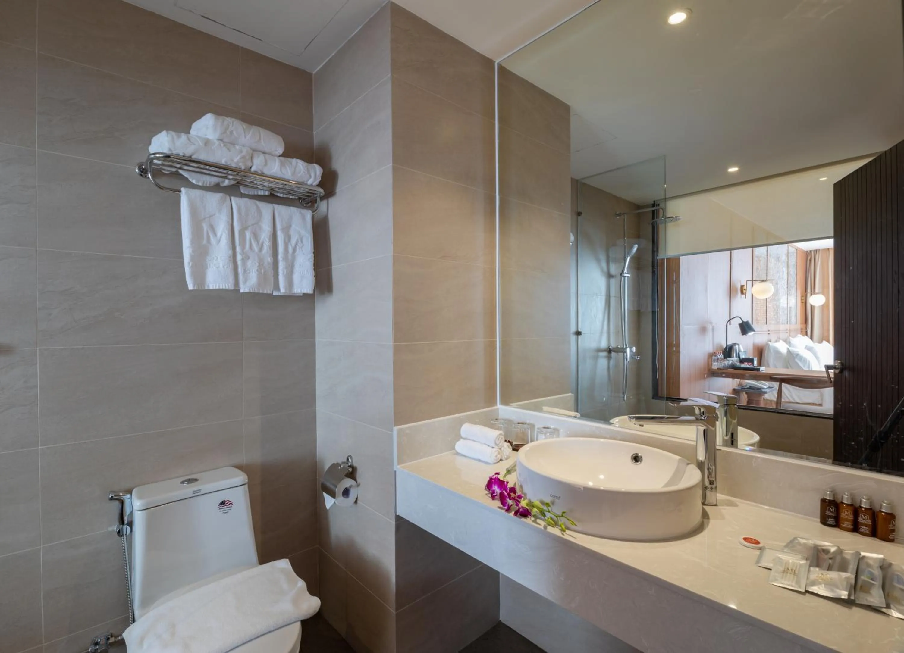 Toilet in Majestic Premium Hotel