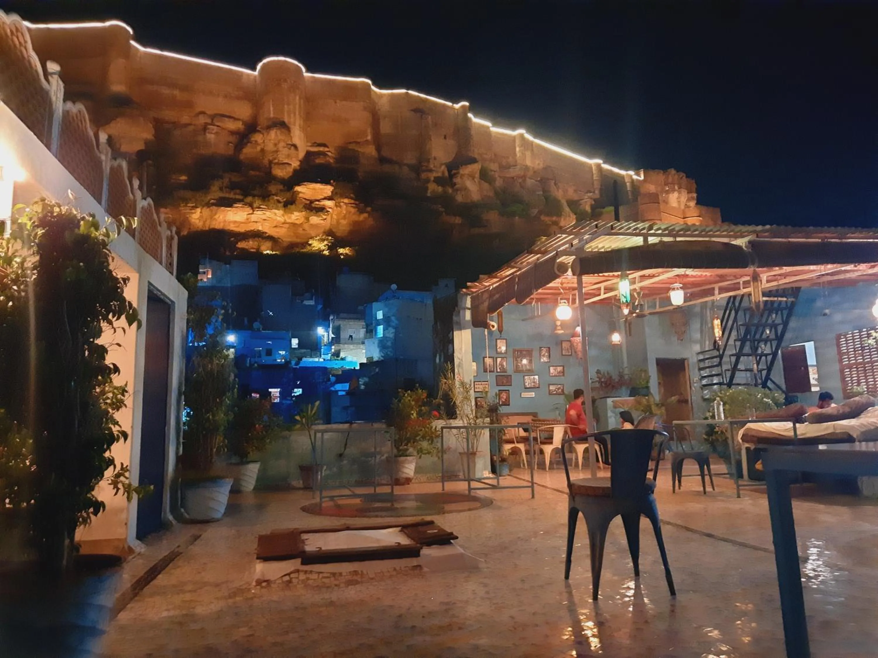 Restaurant/places to eat in Kesar Heritage Boutique Home Stay