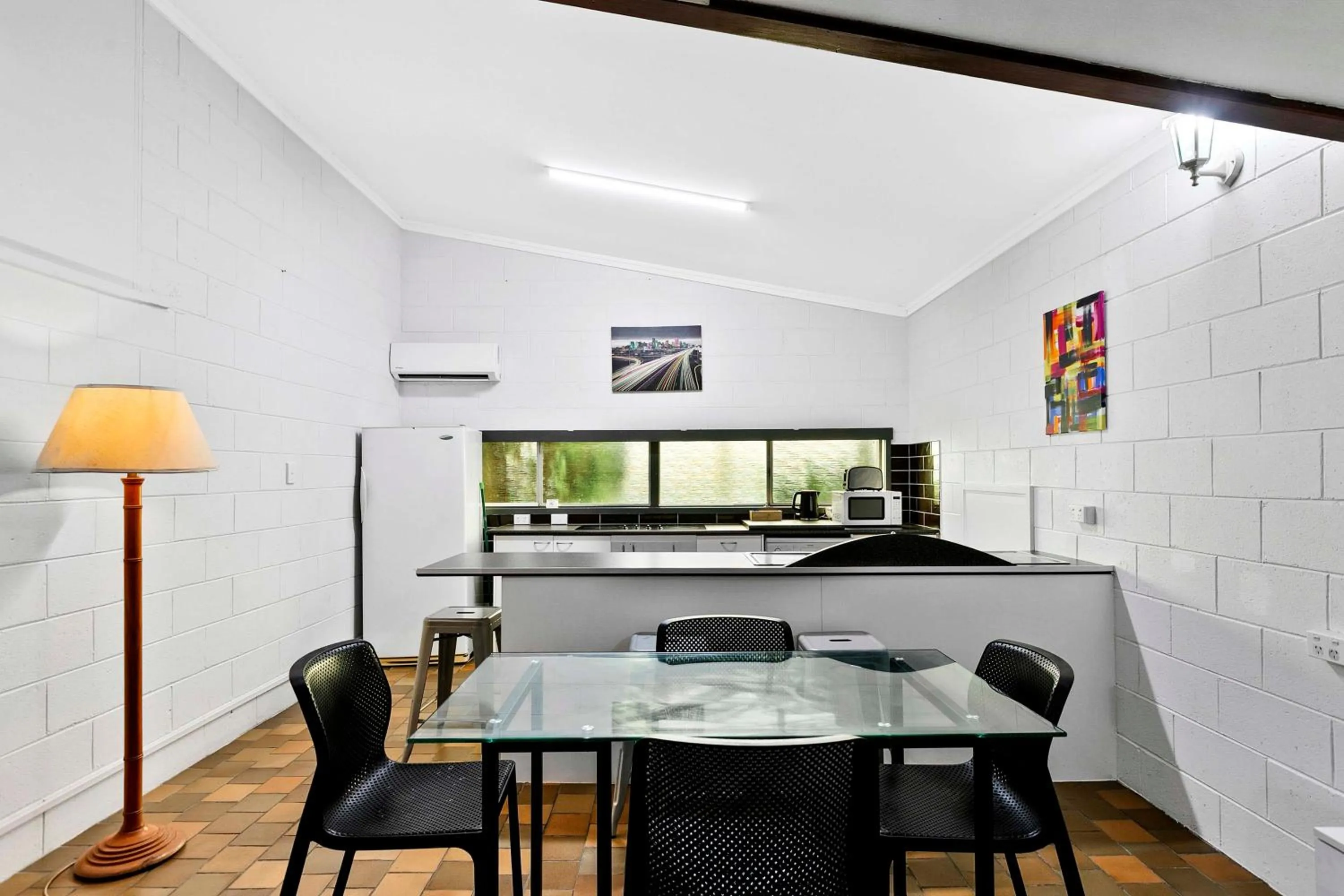 Kitchen or kitchenette in Arkana Motel Maryborough, SureStay Collection by Best Western