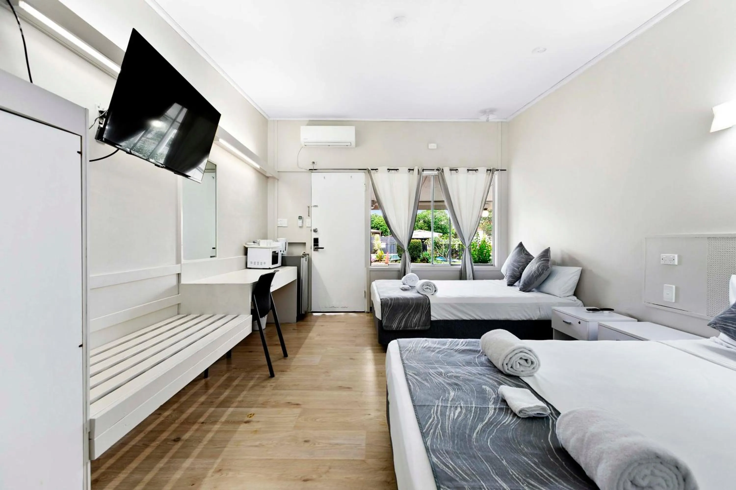 Bedroom, Bed in Arkana Motel Maryborough, SureStay Collection by Best Western