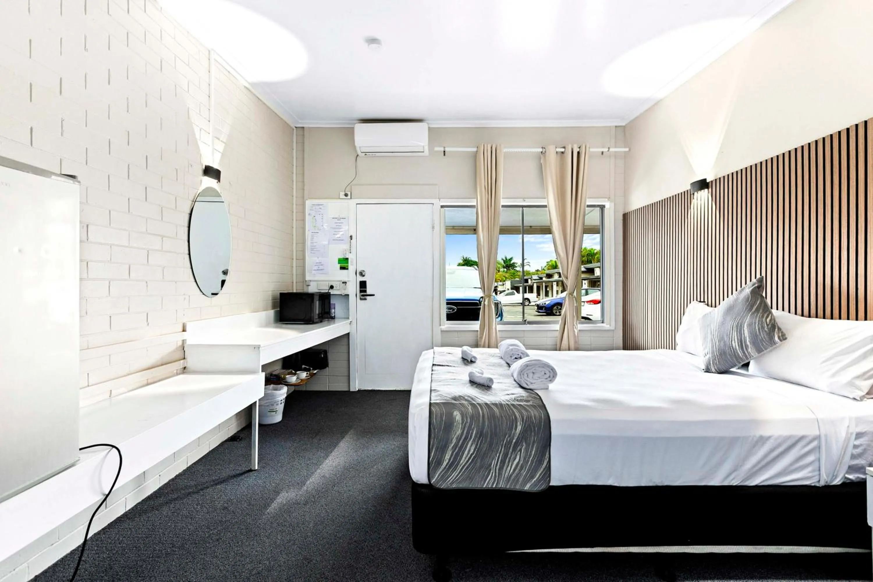 Bedroom, Bed in Arkana Motel Maryborough, SureStay Collection by Best Western