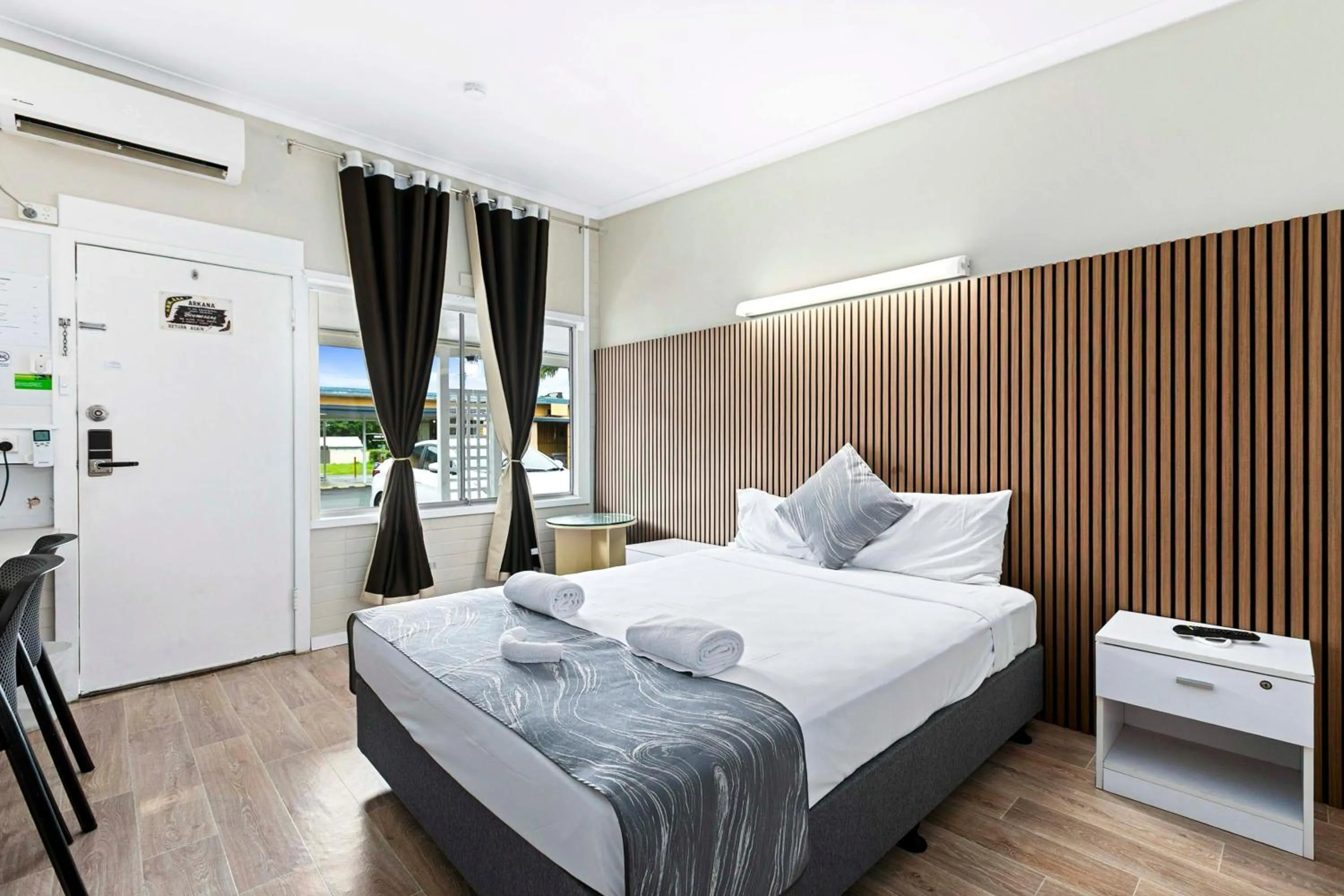 Bedroom, Bed in Arkana Motel Maryborough, SureStay Collection by Best Western