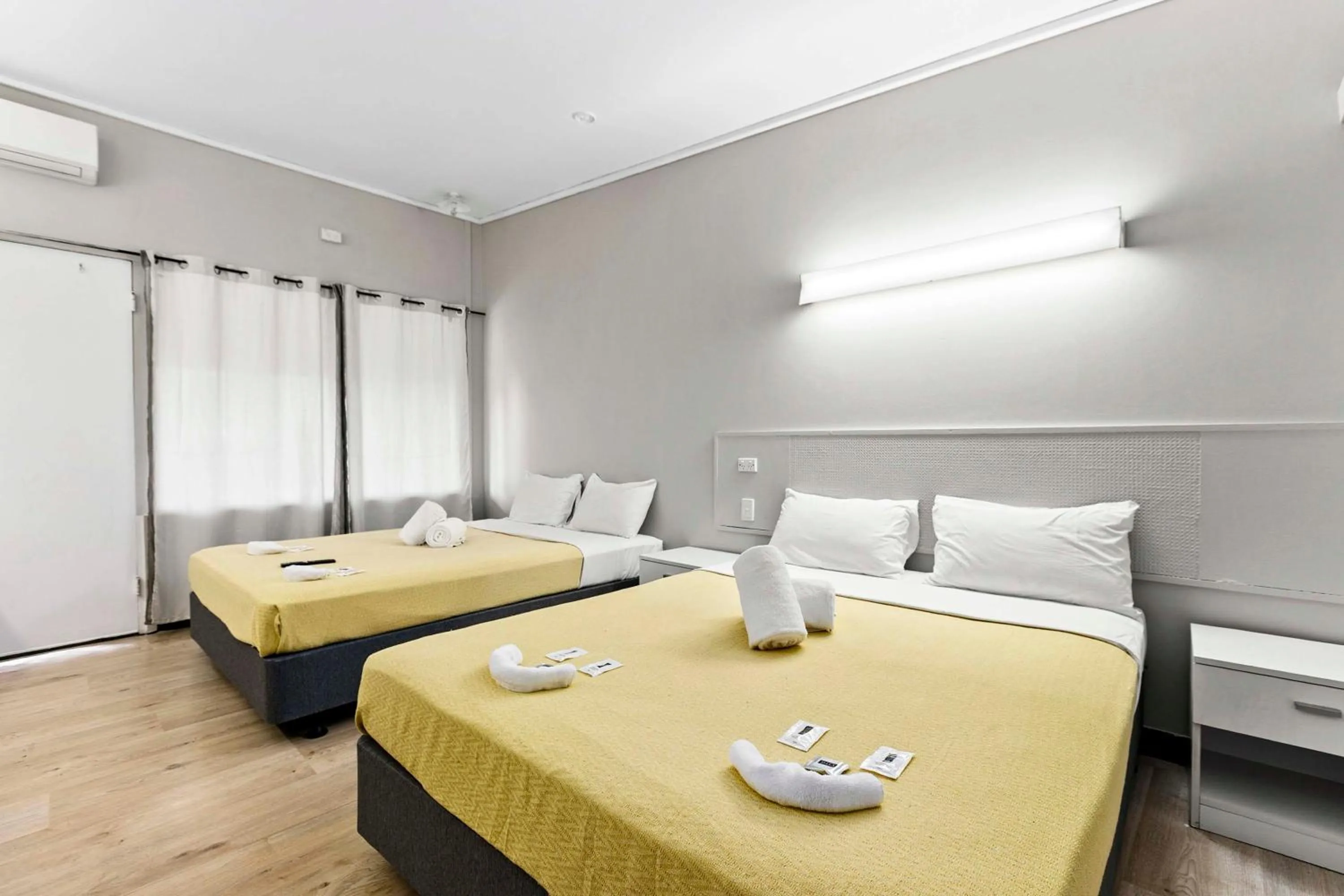 Photo of the whole room, Bed in Arkana Motel