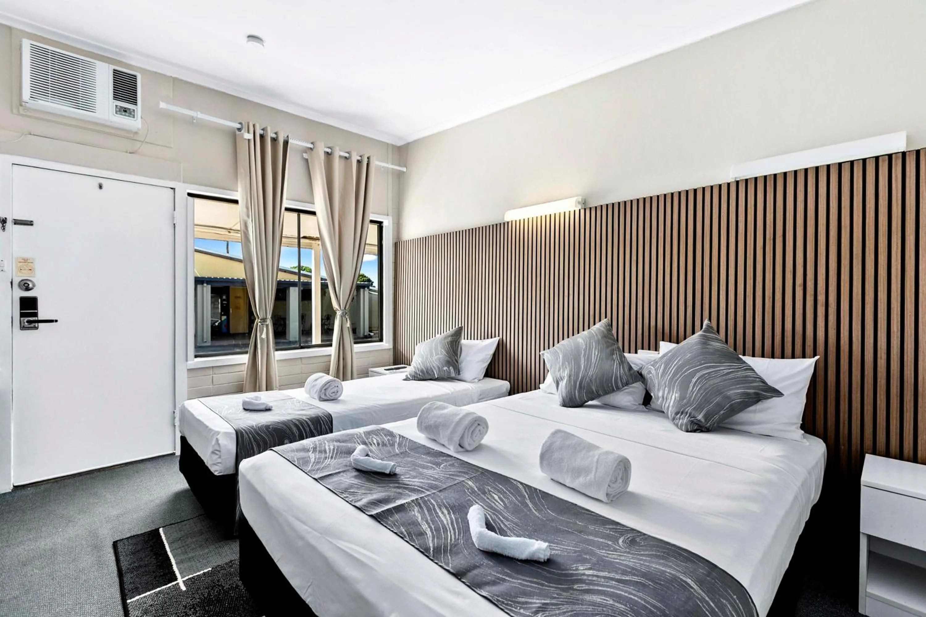 Bedroom, Bed in Arkana Motel Maryborough, SureStay Collection by Best Western