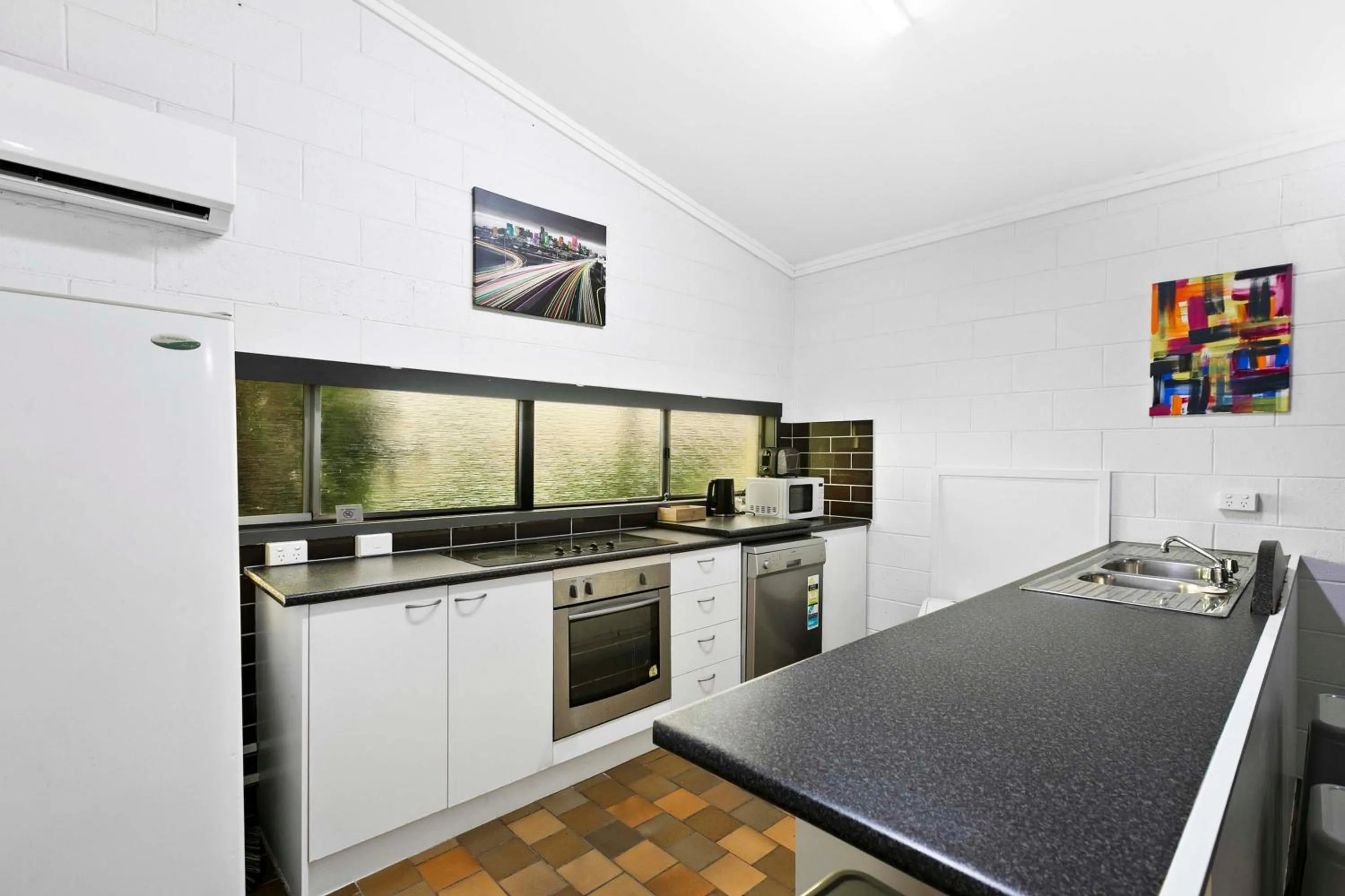 Kitchen or kitchenette in Arkana Motel Maryborough, SureStay Collection by Best Western