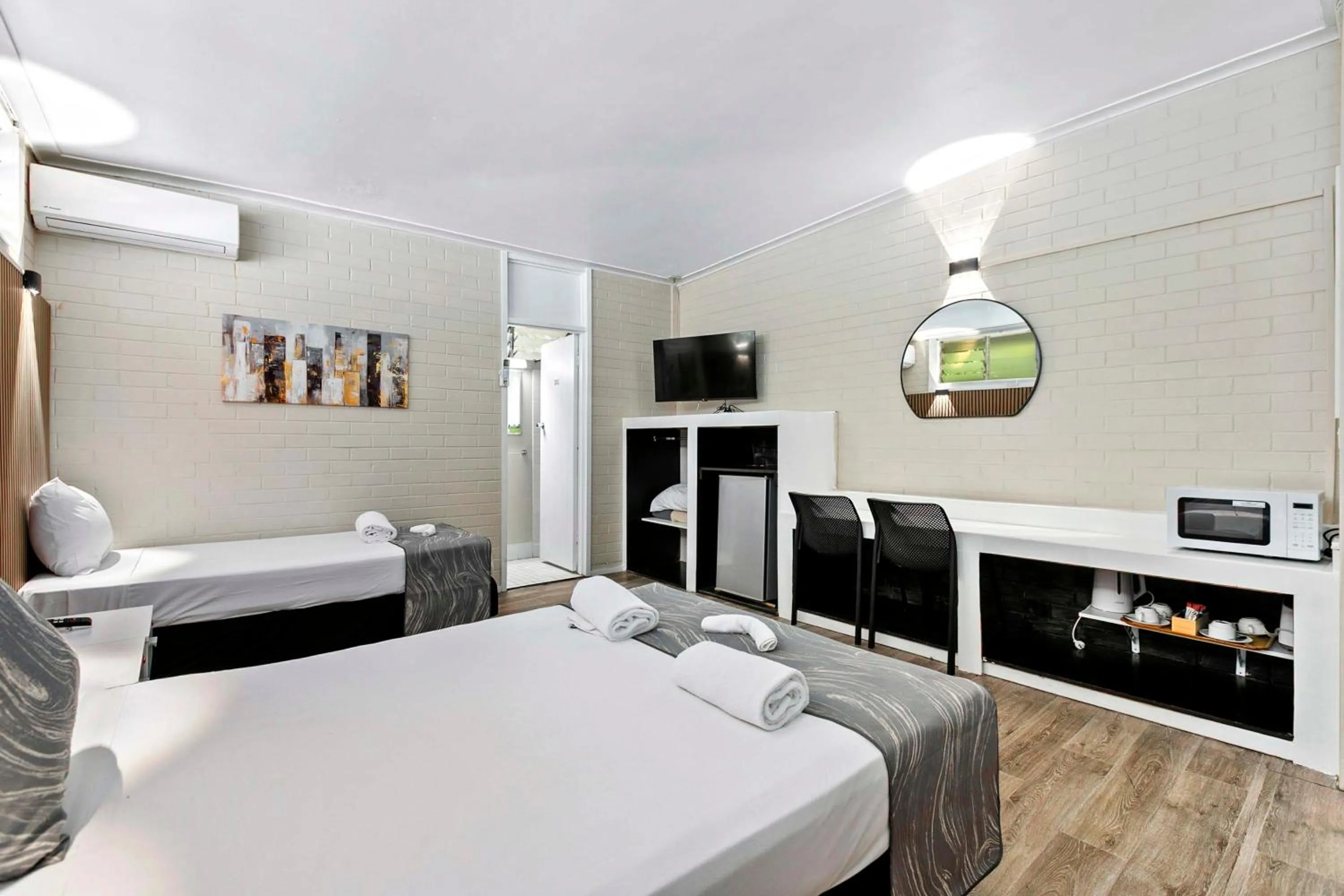 Bedroom, Bed in Arkana Motel Maryborough, SureStay Collection by Best Western